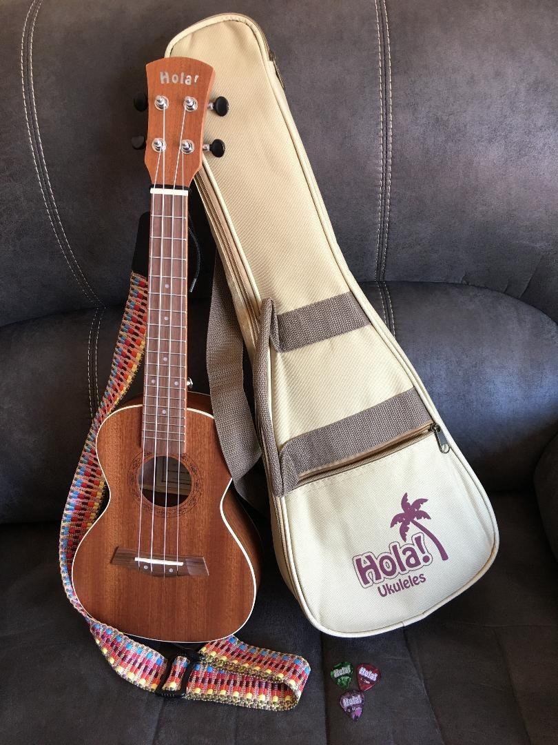Hola! Music HM-124MG+ Concert Ukulele Deluxe Series, 24 Inch Mahogany with Aquila Nylgut Strings, Padded Gig Bag, Strap and Picks customer photo 1