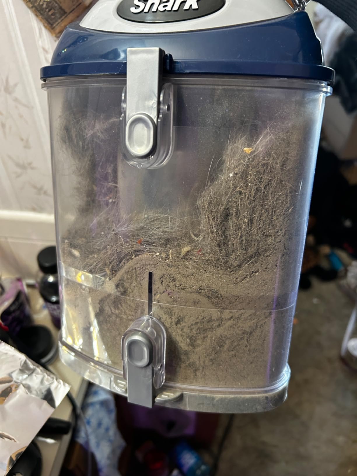 Shark Upright Vacuum Cleaner | Navigator Lift-Away Deluxe | Pet Hair, Carpet & Hard Floor Cleaning | HEPA Filter | Swivel Steering | NV360 customer photo 1