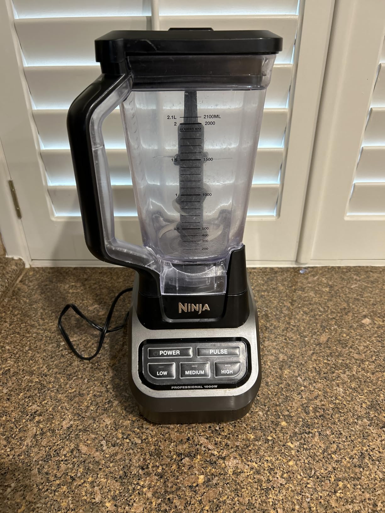 Ninja Professional Blender, 1000W, Total Crushing Technology, XL 72-oz Pitcher, BL610, Black & Grey customer photo 1