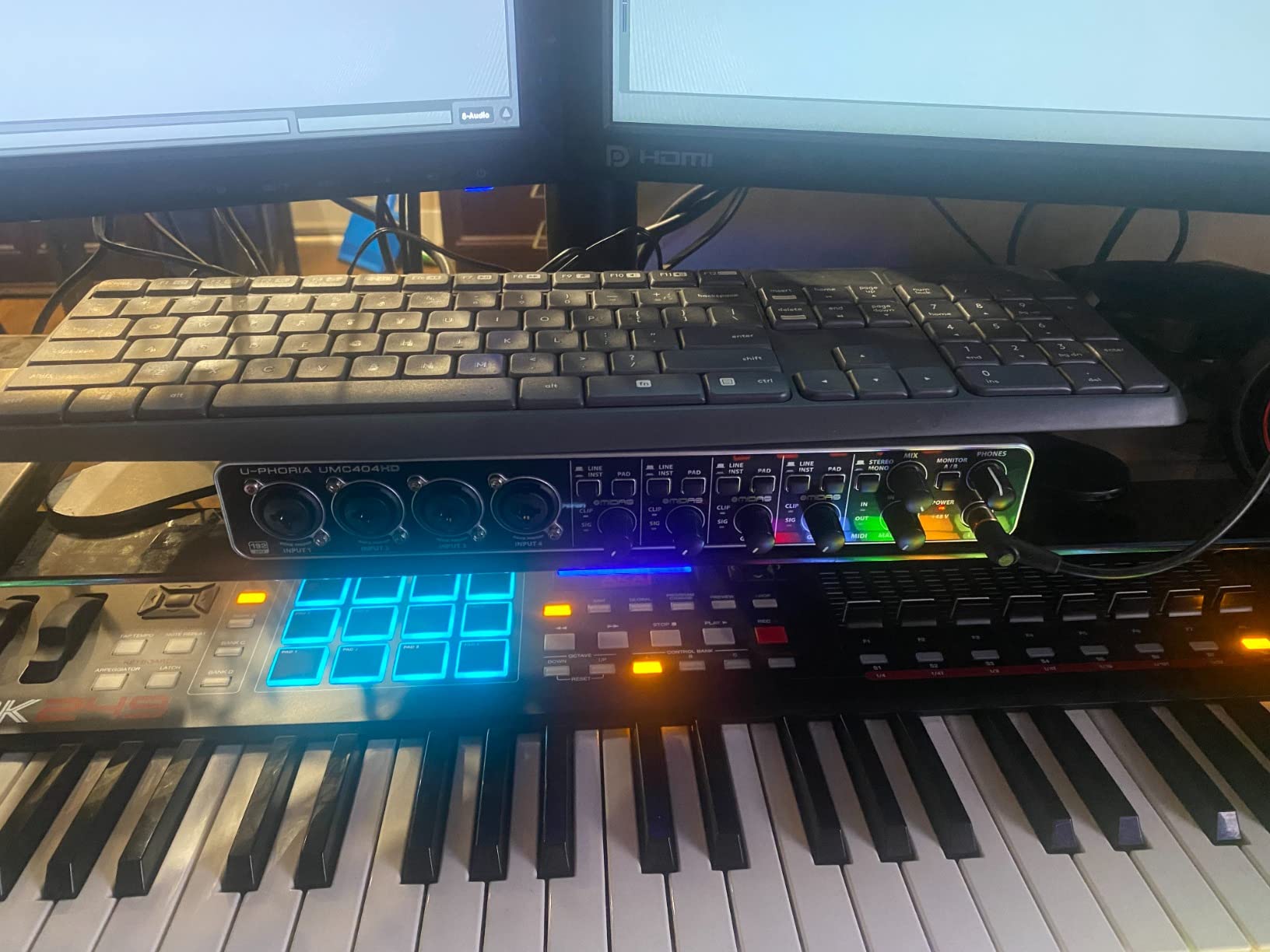 Behringer U-PHORIA UMC404HD Audiophile 4x4, 24-Bit/192 kHz USB Audio/MIDI Interface with Midas Mic Preamplifiers customer photo 1
