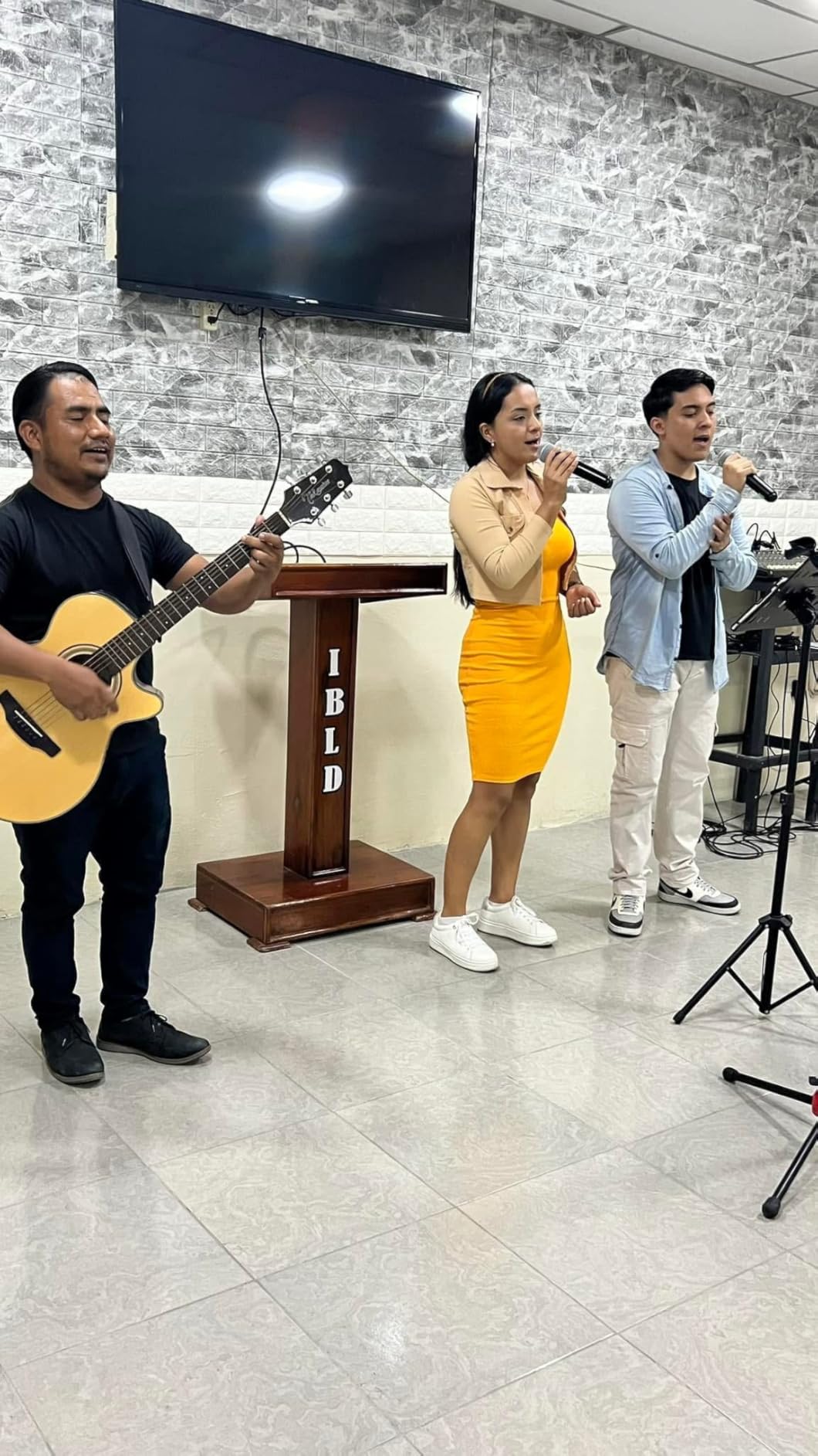 Shure BLX288/PG58 Dual Wireless Vocal System - H10 Band | 14-hour battery and 300 ft UHF range with two PG58 handheld vocal mics and dual-channel receiver for live vocals customer photo 2
