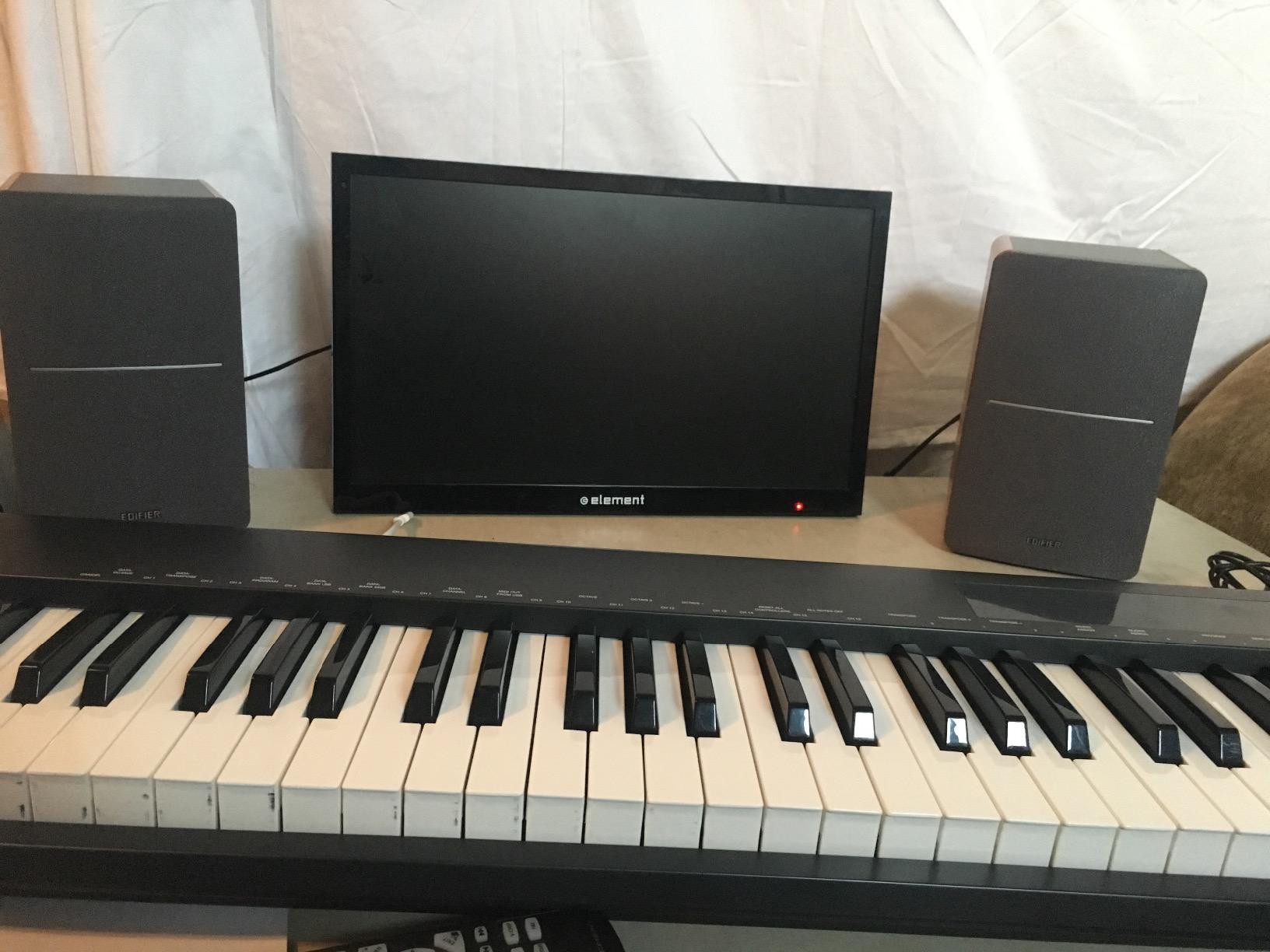 Edifier R1280T Powered Bookshelf Speakers -2.0 Near Field Studio Monitor customer photo 1