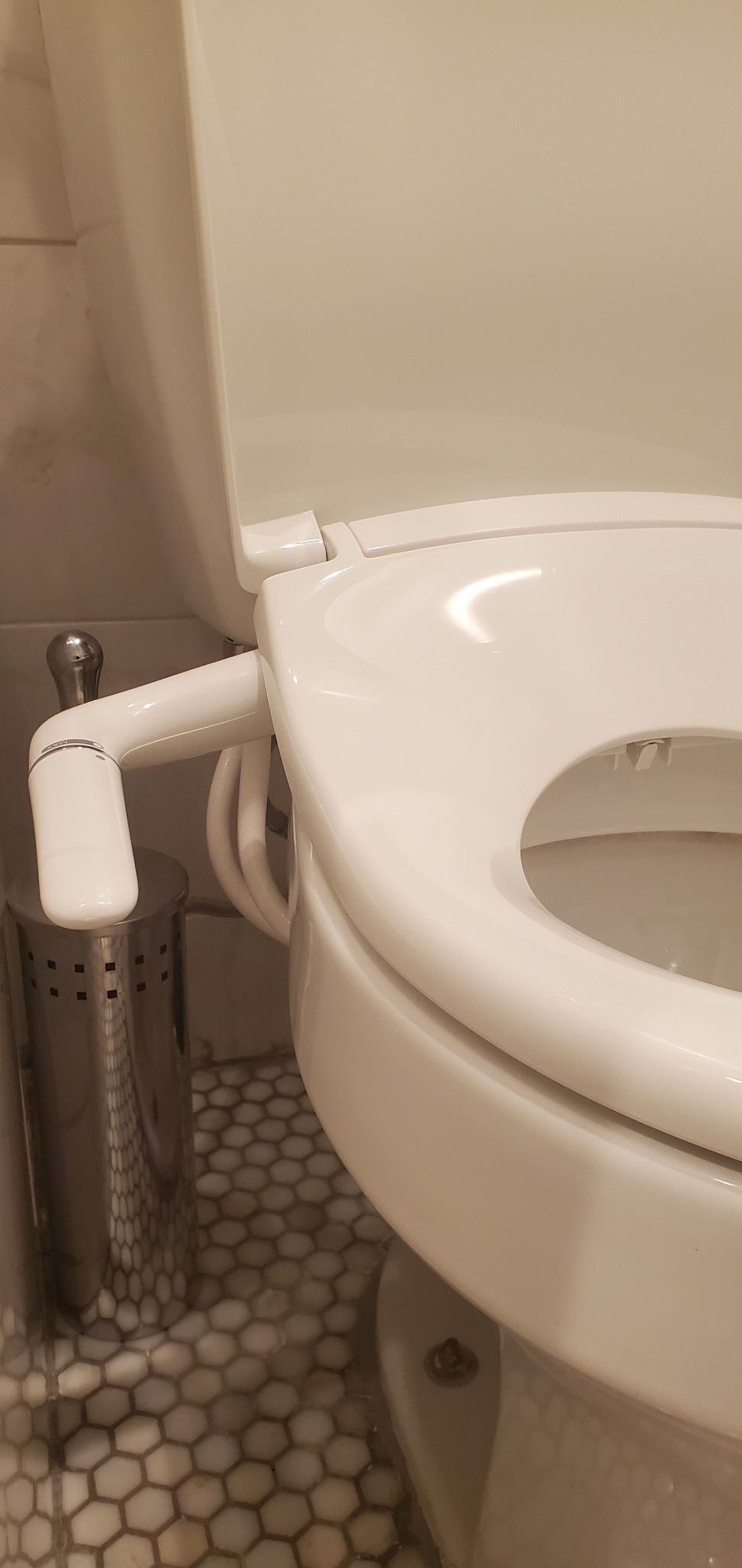 Kohler PureWash M250 Manual Elongated Bidet Toilet Seat, White, Quiet-Close Lid Prevents Slamming, Cool Water, Easy Installation with Quick-Release Hinges, Adjustable Spray Position & Pressure customer photo 1