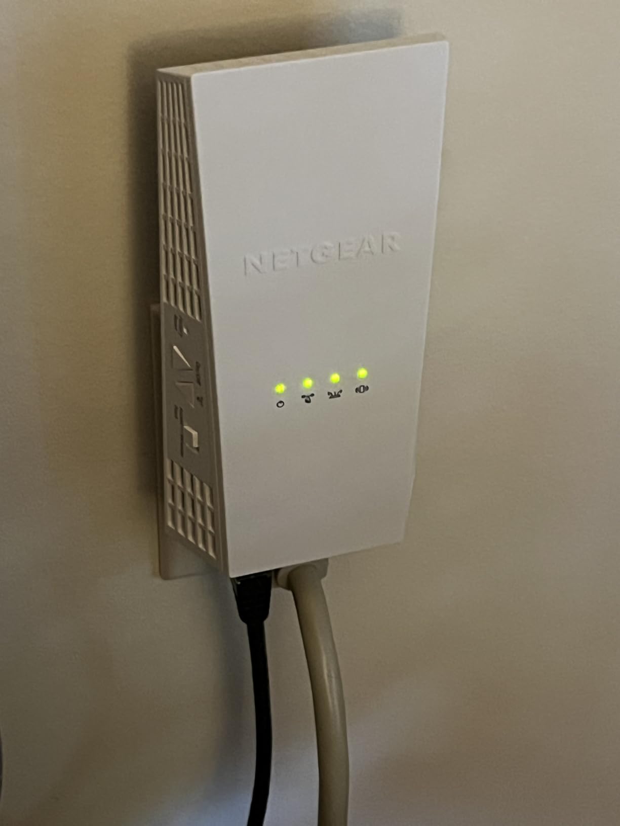 NETGEAR WiFi Mesh Range Extender (EX6400) - Add up to 2,100 sq. ft., 35 Devices - AC1900 Dual Band Wireless Signal Booster & Repeater (up to 1.9 Gbps Speed), Smart Roaming - Free Expert Help customer photo 2
