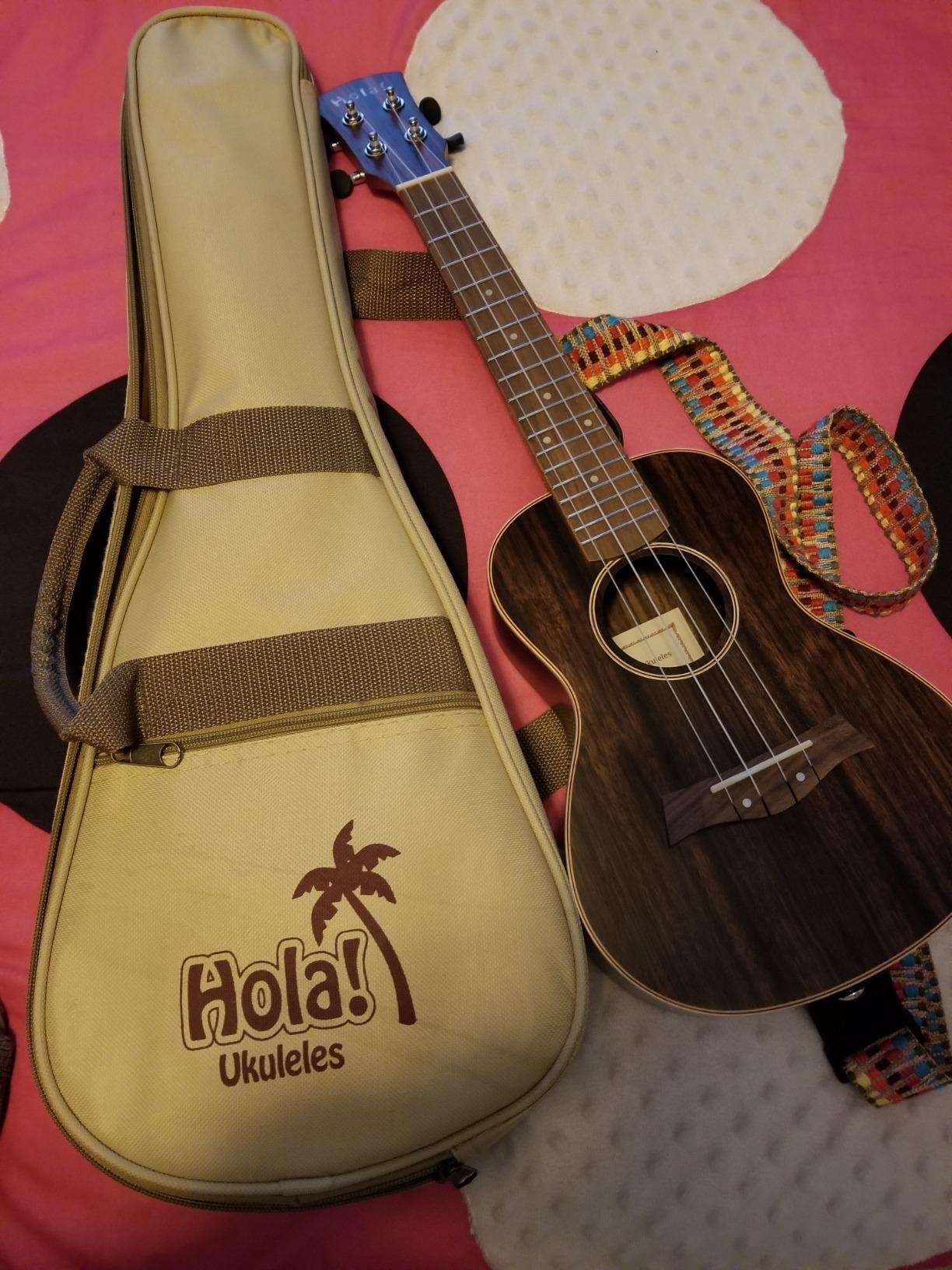 Hola! Music HM-124EB+ Concert Ukulele Deluxe Series, 24 Inch Ebony with Aquila Nylgut Strings, Padded Gig Bag, Strap and Picks customer photo 1
