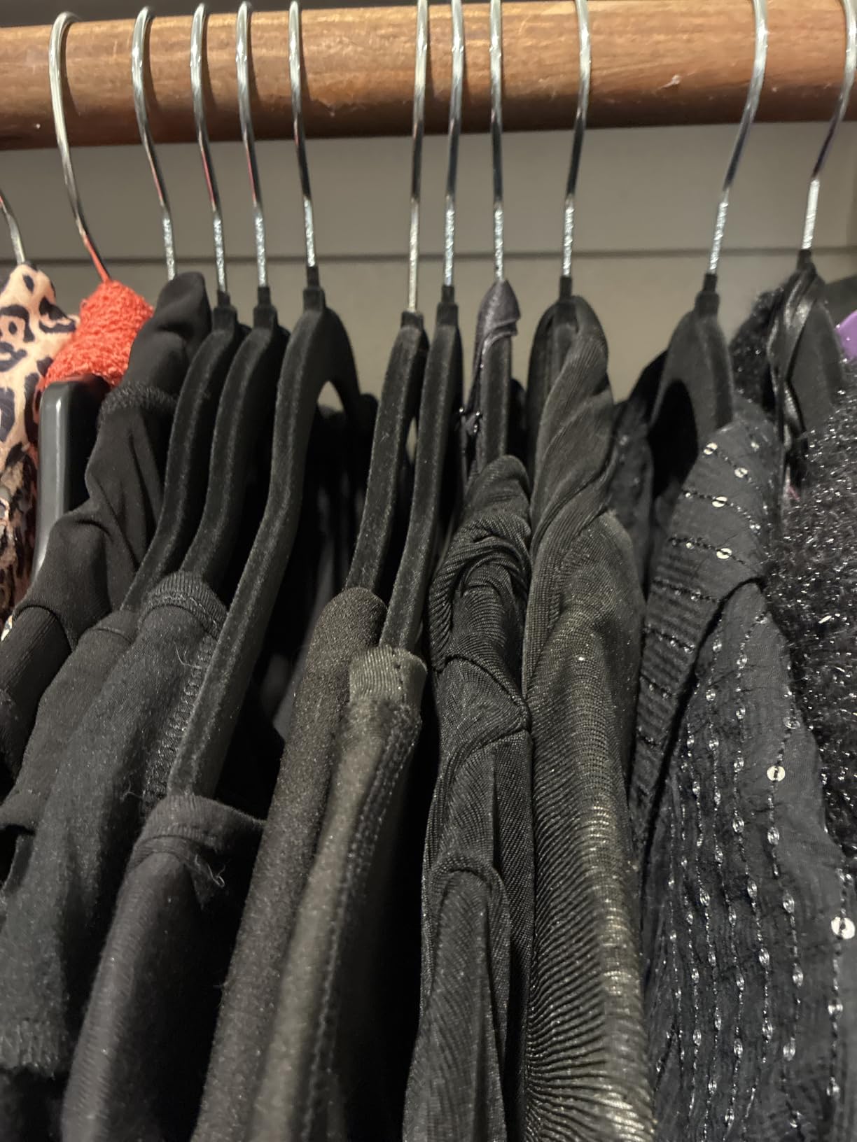 Utopia Home Velvet Hangers, Black, 50 Pack | Luxury Non-Slip Slim Pant & Coat Hangers | Strong Space-Saving Clothes Hangers | 360° Swivel Hook customer photo 1