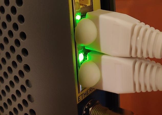 Motorola MB8600 DOCSIS 3.1 Cable Modem - Approved for Comcast Xfinity, Cox, and Charter Spectrum, Supports Cable Plans up to 1000 Mbps | 1 Gbps Ethernet Port customer photo 1