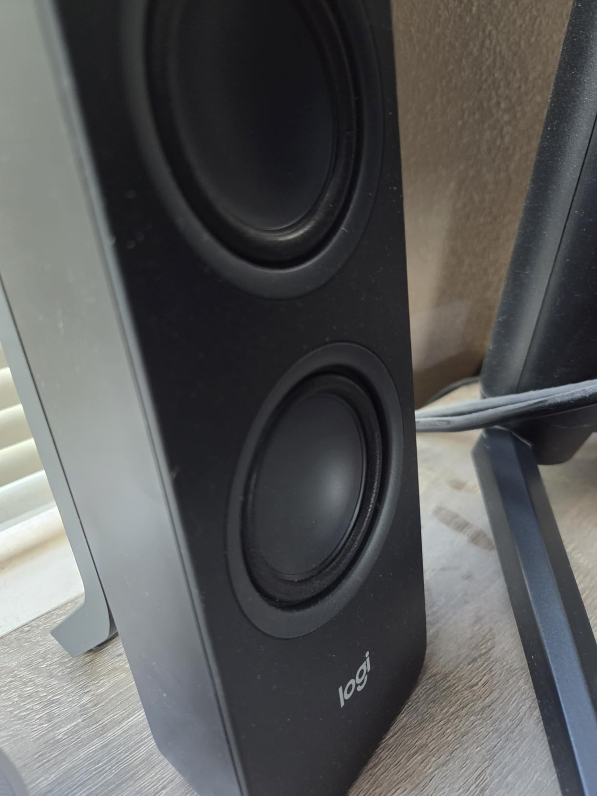 Logitech Z207 2.0 Stereo Computer Speakers with Bluetooth | 10 Watts peak power, active drivers with passive radiators, 3.5 mm input and headphone jack, ideal for PC setups customer photo 1