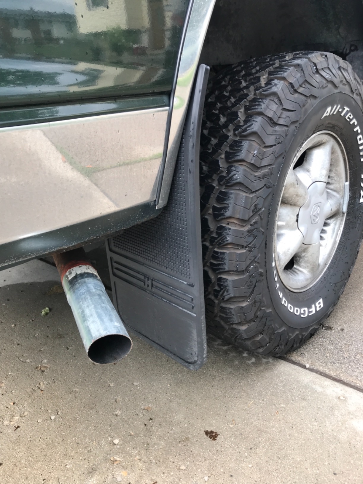 Husky Liners Universal Muddog Mud Flaps | Rubber Rear Mud Flaps - 12