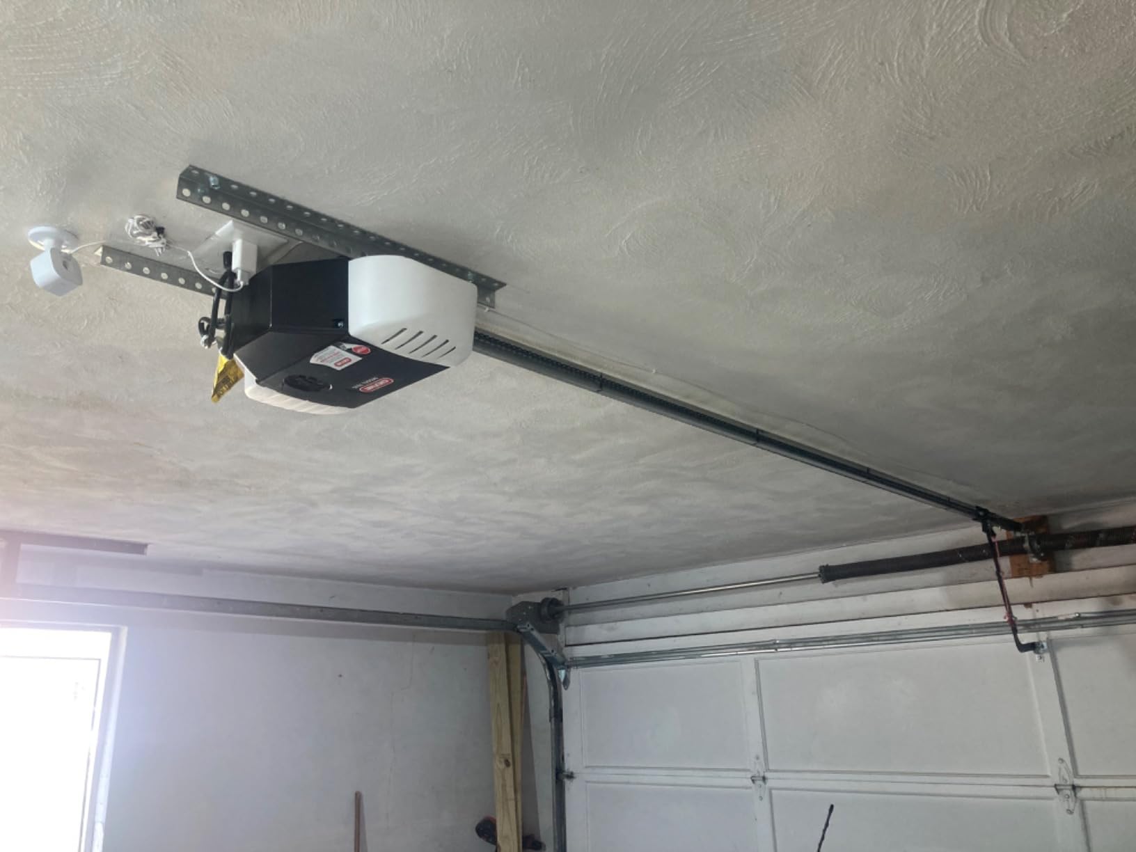 Genie Chain Drive 750 3/4 HPc Garage Door Opener w/Battery Backup - Heavy Duty - Operate your garage door when the primary power is out - Wireless Keypad Included, Model 7035-TKV customer photo 2