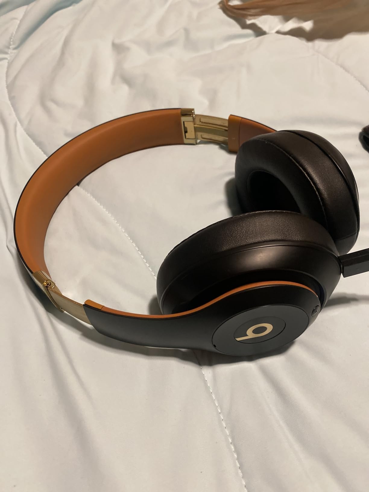 Beats Studio3 Wireless Headphones - Matte Black (Renewed) customer photo 1