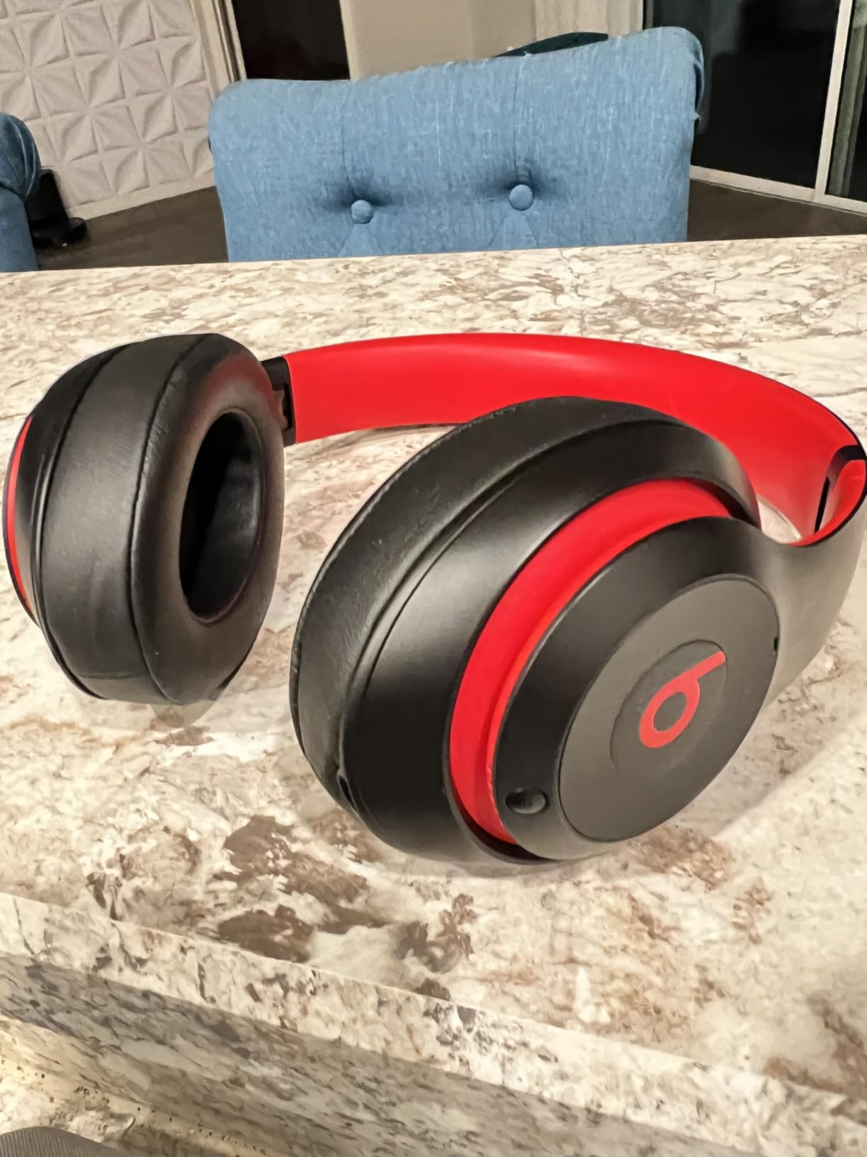 Beats Studio3 Wireless Headphones - Matte Black (Renewed) customer photo 2