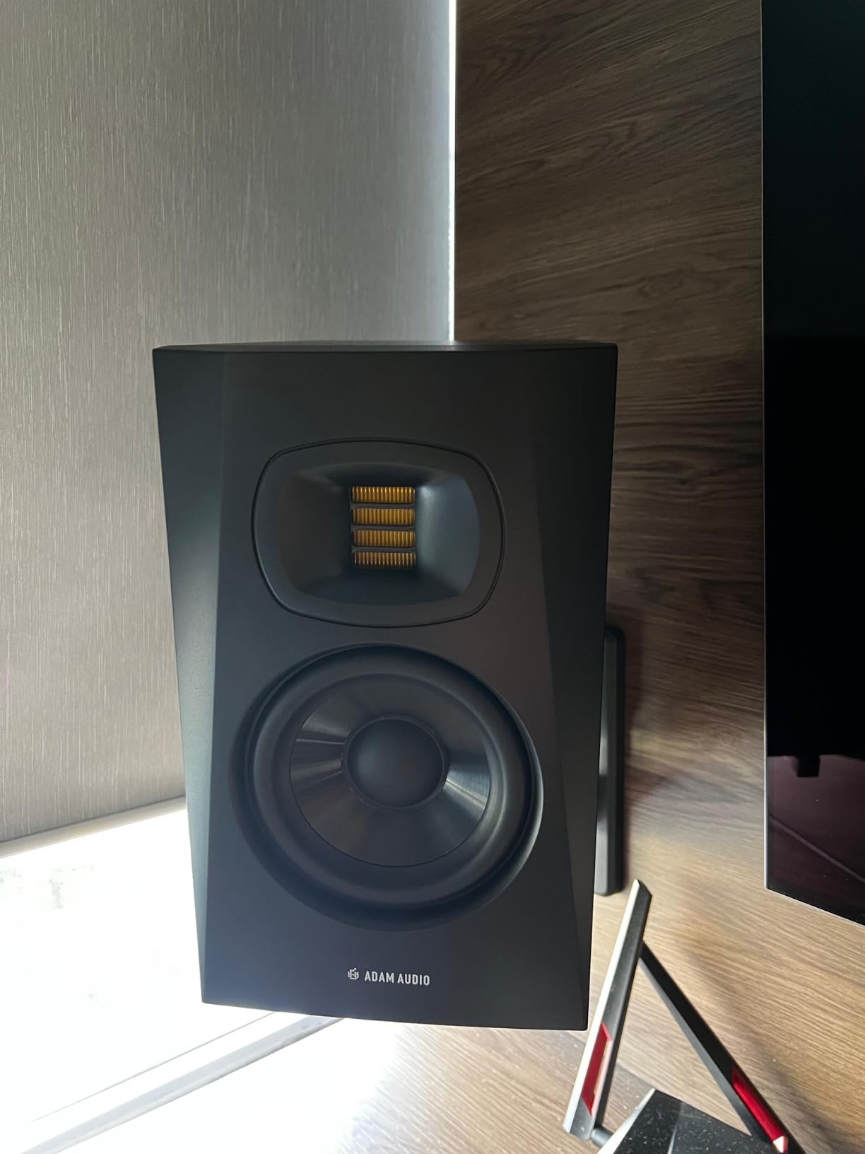 ADAM Audio T5V Studio Monitor, 2-Way, U-ART Tweeter, 5 inch Woofer, 70W, 45Hz-25kHz, 106dB SPL per pair, XLR/RCA, Low/High Shelf EQ customer photo 2