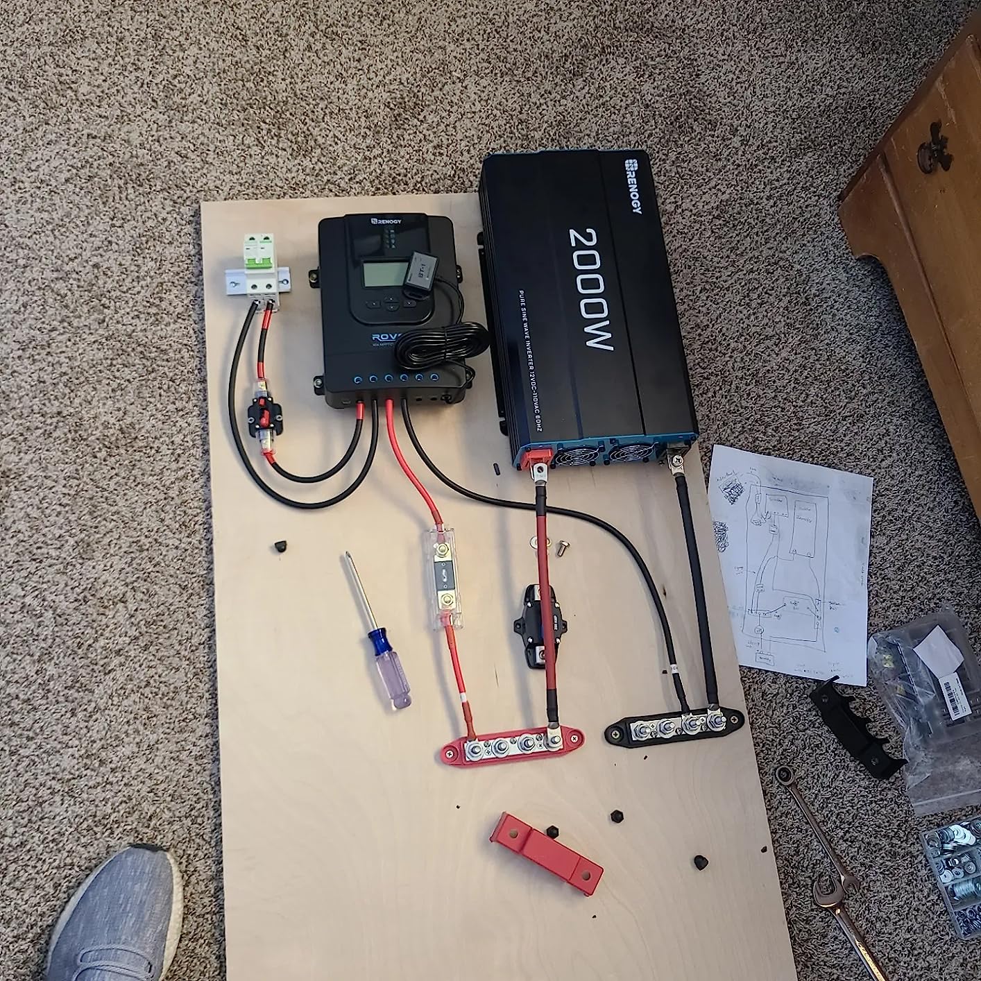 Renogy 400 Watt Premium Solar Kit with 40A MPPT Charge Controller | 4x100W monocrystalline panels. 40A MPPT charge controller. Includes Bluetooth module, Z-brackets, cables, adaptor kit. customer photo 2