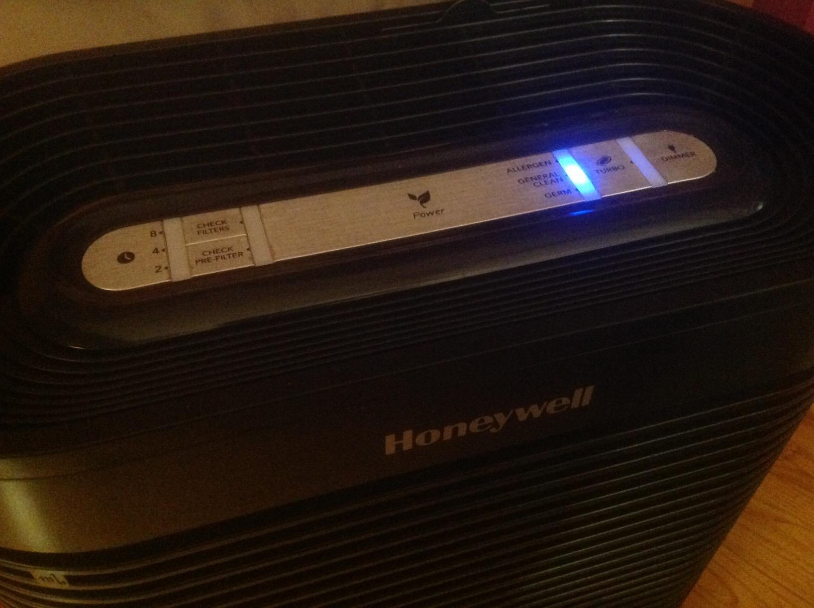 Honeywell AllergenPlus HEPA Air Purifier for Home, 2250 Ft² Rooms in 1 hour, Reduces Allergens, Dust, Pollen, Smoke, Pet Dander, Odors, White, HPA304 customer photo 2