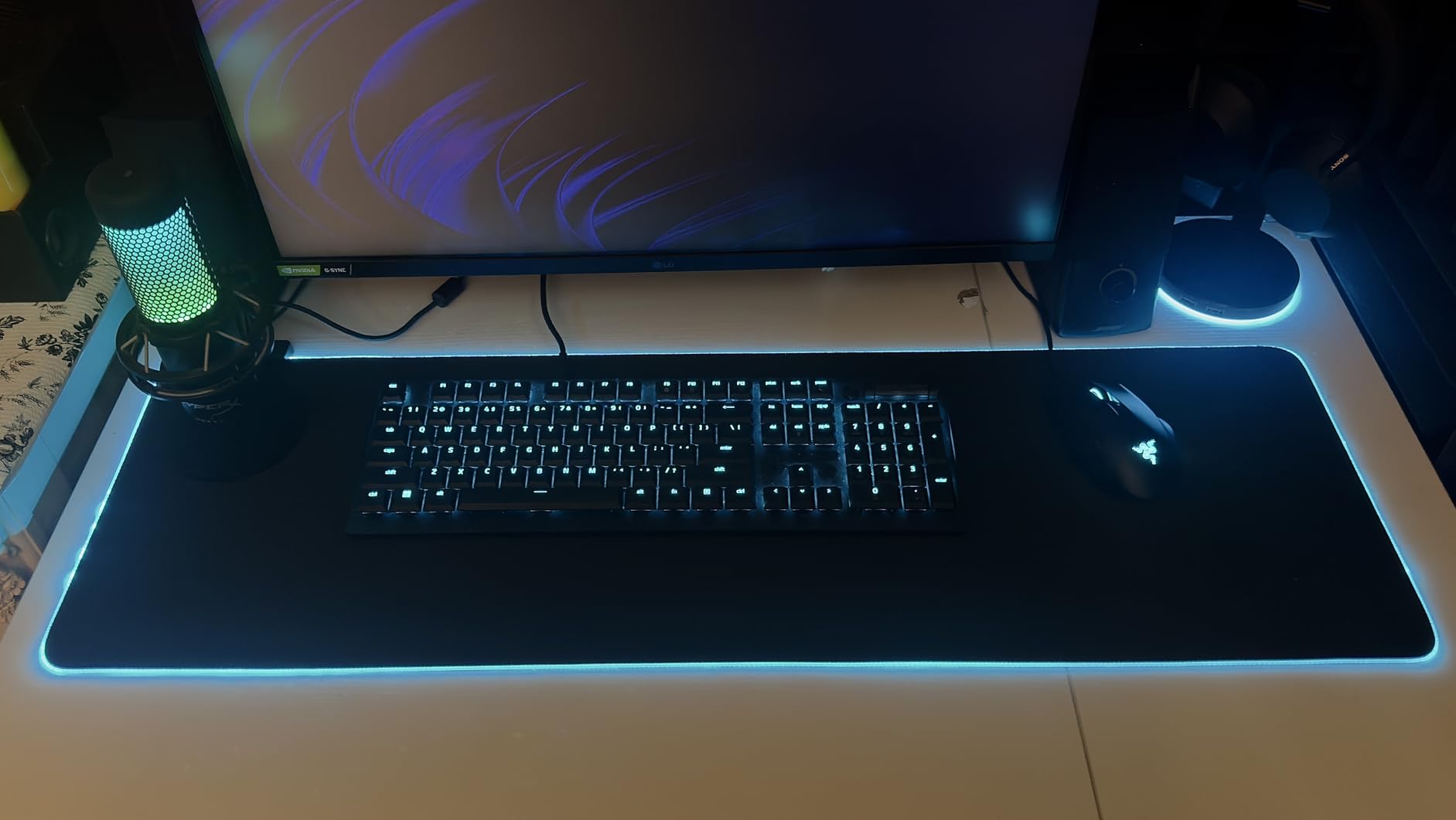 Razer Goliathus Extended Chroma Gaming Mousepad: Customizable Chroma RGB Lighting - Soft, Cloth Material - Balanced Control & Speed - Non-Slip Rubber Base - Classic Black customer photo 1