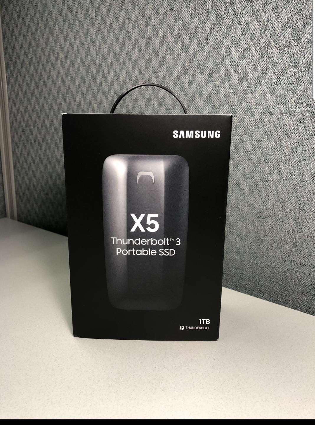 Samsung X5 Portable SSD 2TB - Up to 2800MB/s -Thunderbolt 3 NVMe External Solid State Drive, Gray/Red (MU-PB2T0B/AM) customer photo 2