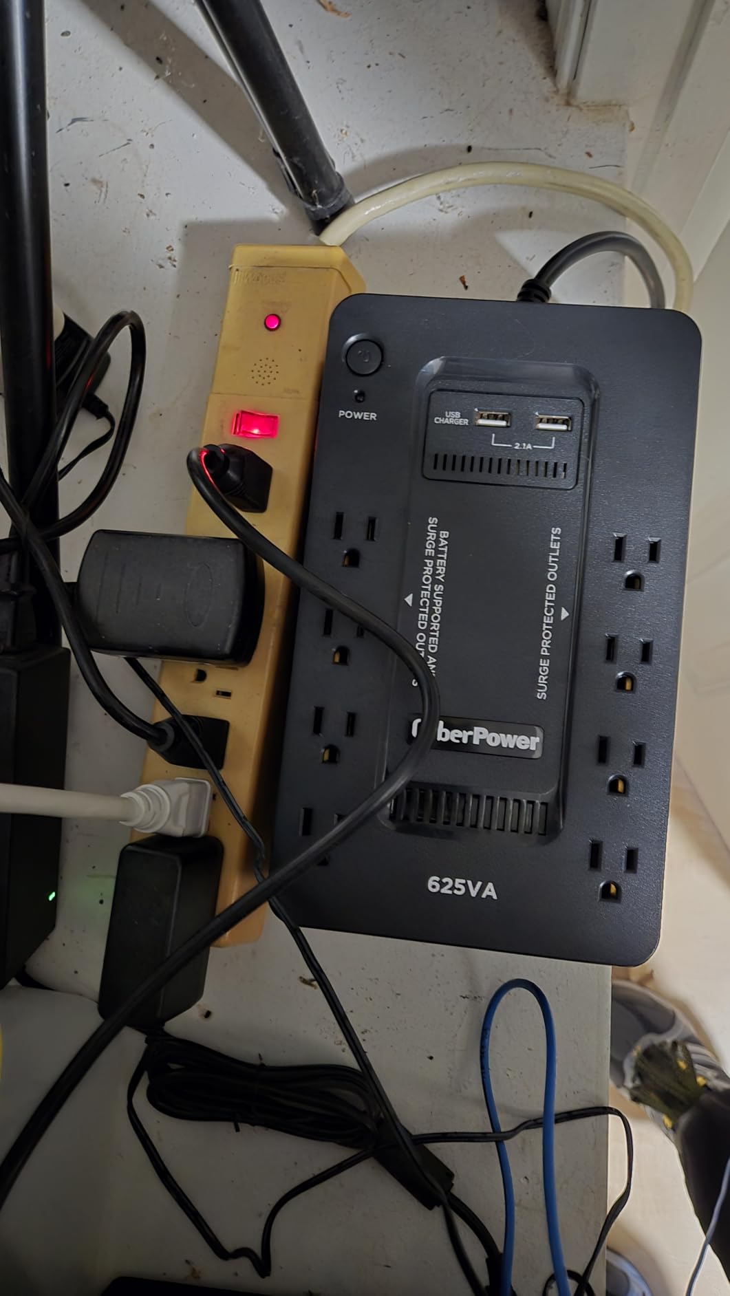 CyberPower ST625U Standby UPS Battery Backup and Surge Protector | 625VA/360W, 8 Outlets, 2 USB Charging Ports, Compact, UL Certified customer photo 2