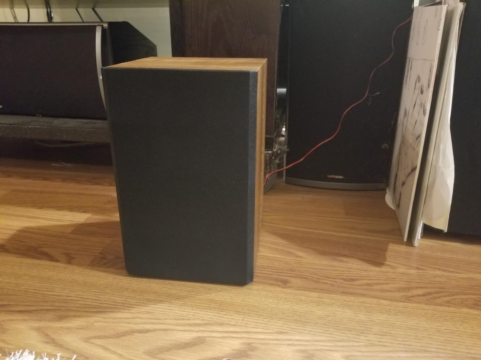 1 BY ONE Bluetooth Turntable HiFi System with 36 Watt Bookshelf Speakers customer photo 2