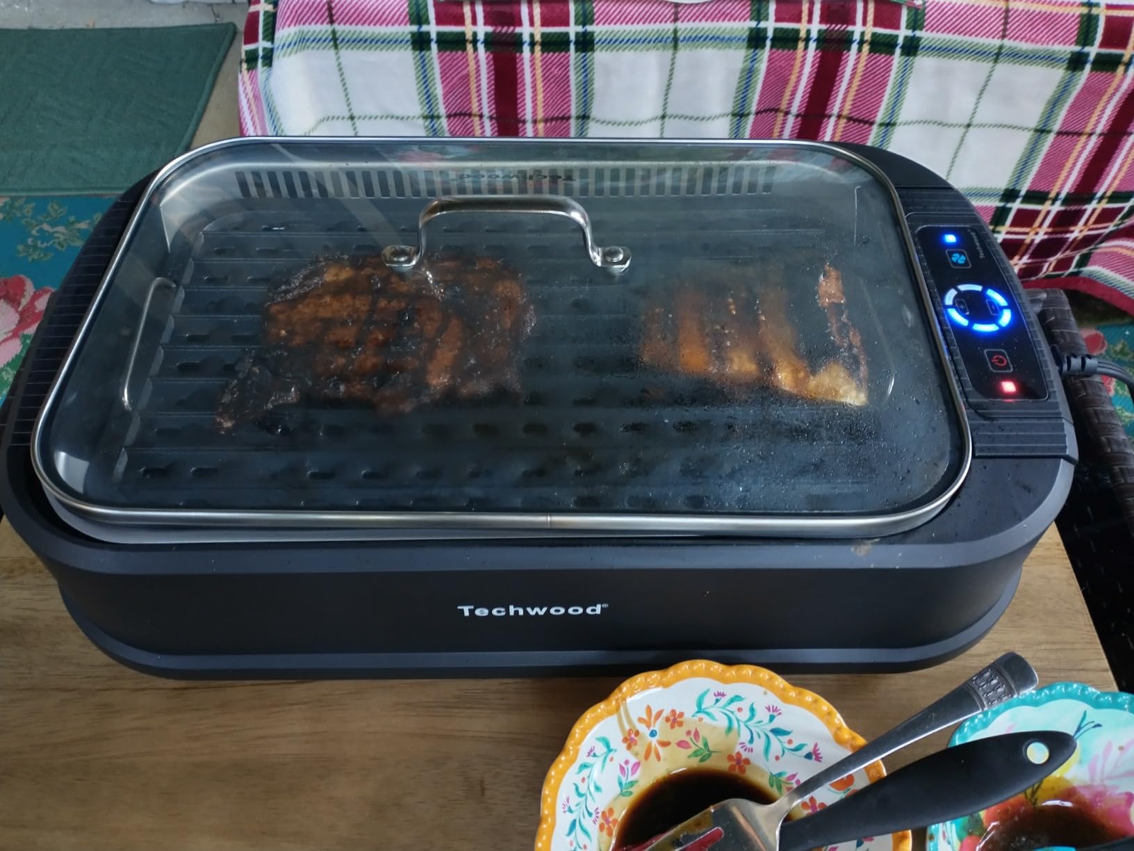 Techwood 1500W Electric Indoor Grill with Tempered Glass Lid, Turbo Smoke Extractor Technology customer photo 2