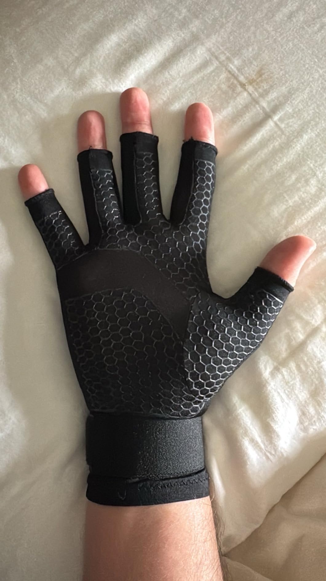 Copper Fit Unisex Hand Relief Compression Gloves customer photo 1