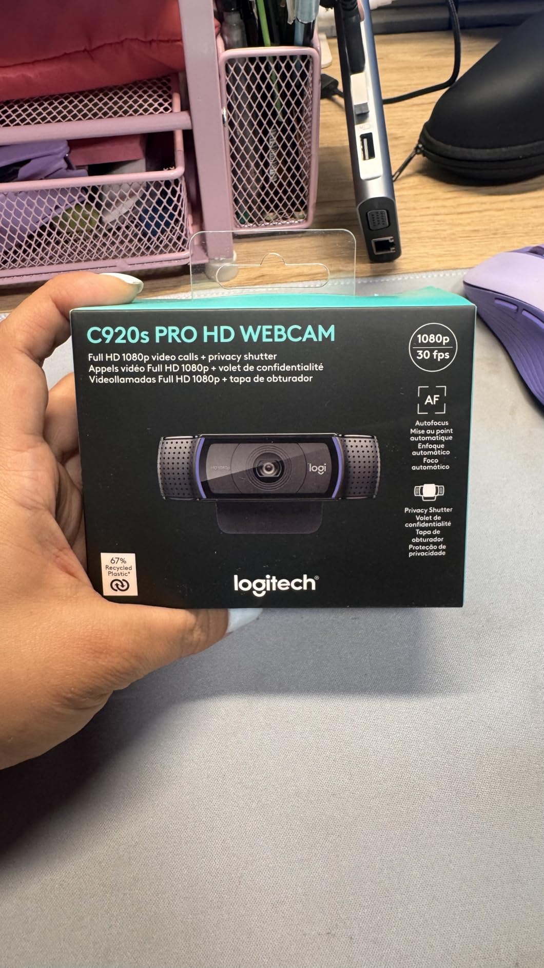Logitech C920S HD Pro Webcam, Full HD 1080p/30fps Video Calling, Clear Stereo Audio, Light Correction, Privacy Shutter, Works with Skype, Zoom, FaceTime, Hangouts, PC/Mac/Laptop/Tablet/Xbox customer photo 1