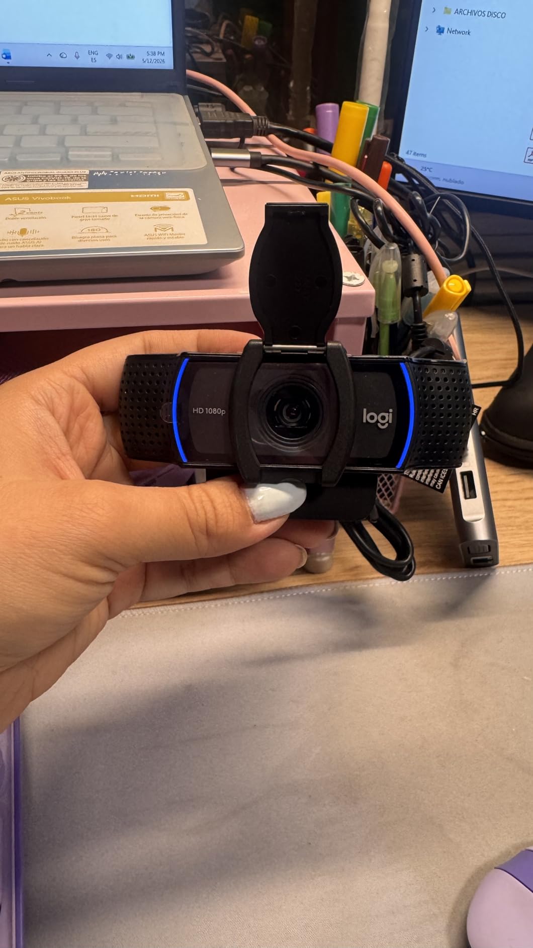 Logitech C920S HD Pro Webcam, Full HD 1080p/30fps Video Calling, Clear Stereo Audio, Light Correction, Privacy Shutter, Works with Skype, Zoom, FaceTime, Hangouts, PC/Mac/Laptop/Tablet/Xbox customer photo 2