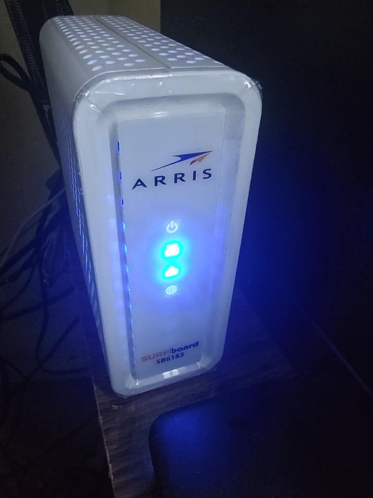 ARRIS (SB6183) - Cable Modem - Fast DOCSIS 3.0 16x4 Gigabit, 1 Gbps Port, 400 Mbps Max Internet Speed, 2 Year Warranty customer photo 1