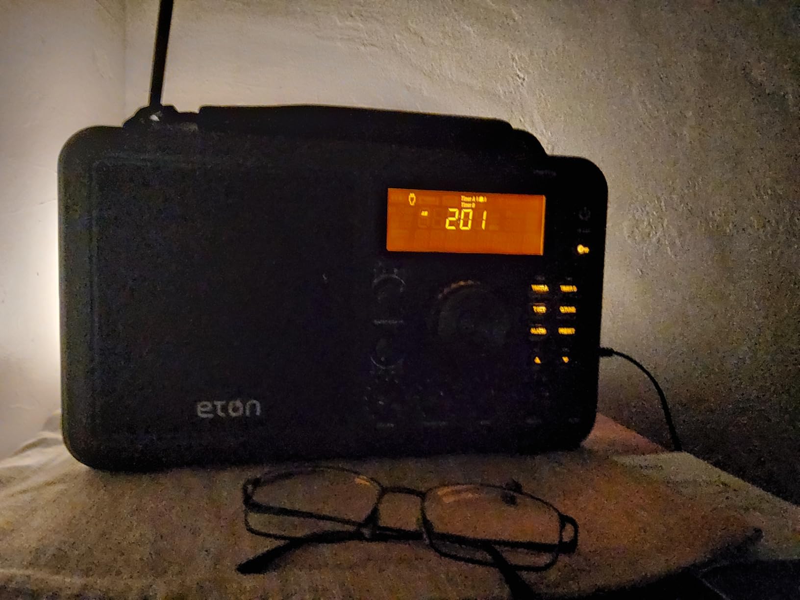 Eton Elite Field Radio with AM/FM, Shortwave, RDS, Bluetooth, Digital Tuning, Treble/Bass Control, 50 Memory Stations, External Antenna, Rich LCD Display, Retro Tabletop Design customer photo 1