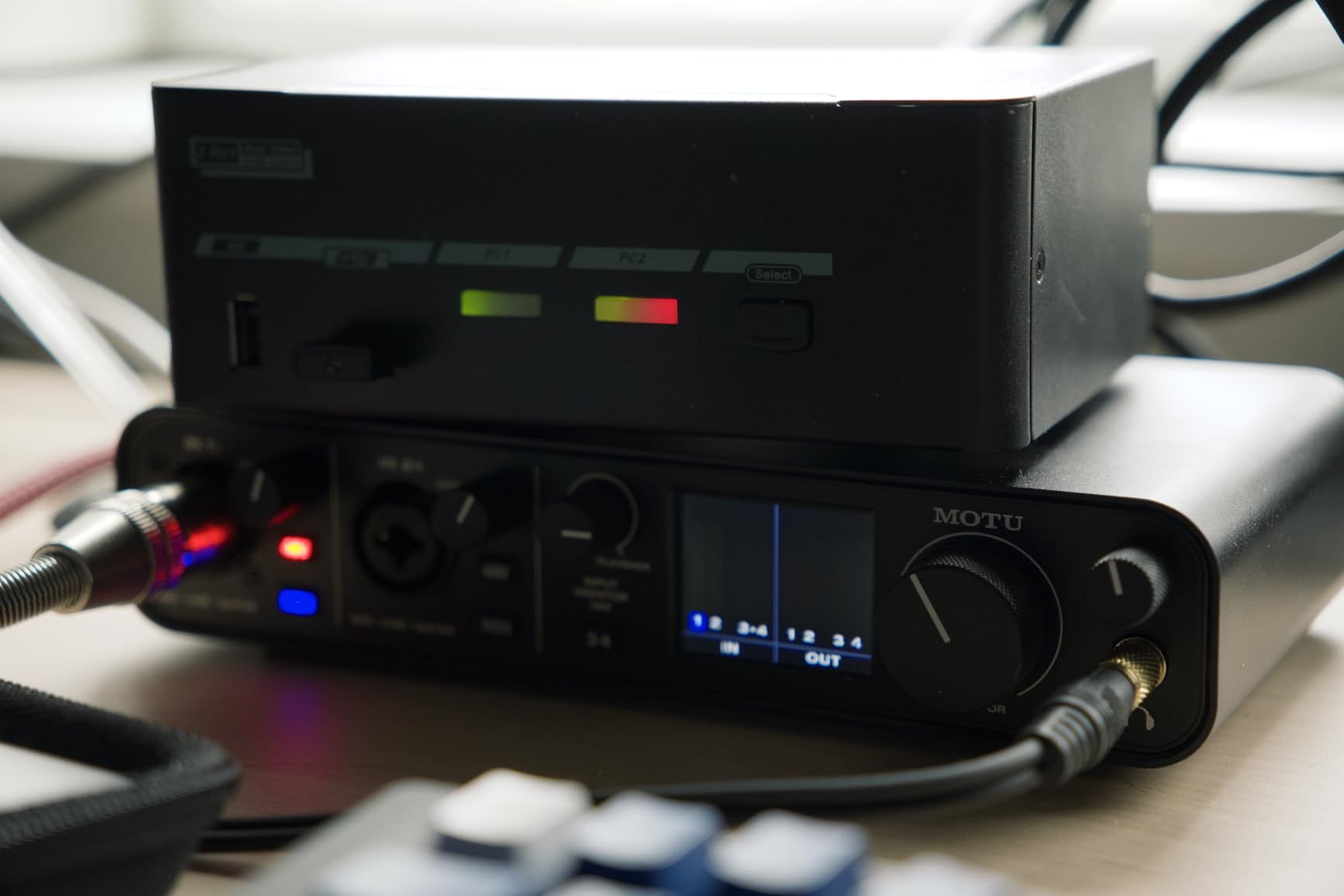 Motu M4 4x4 USB-C Audio Interface, Recording, mixing and podcasting with 4x4 USB-C connectivity, MIDI I/O and low latency monitoring customer photo 2