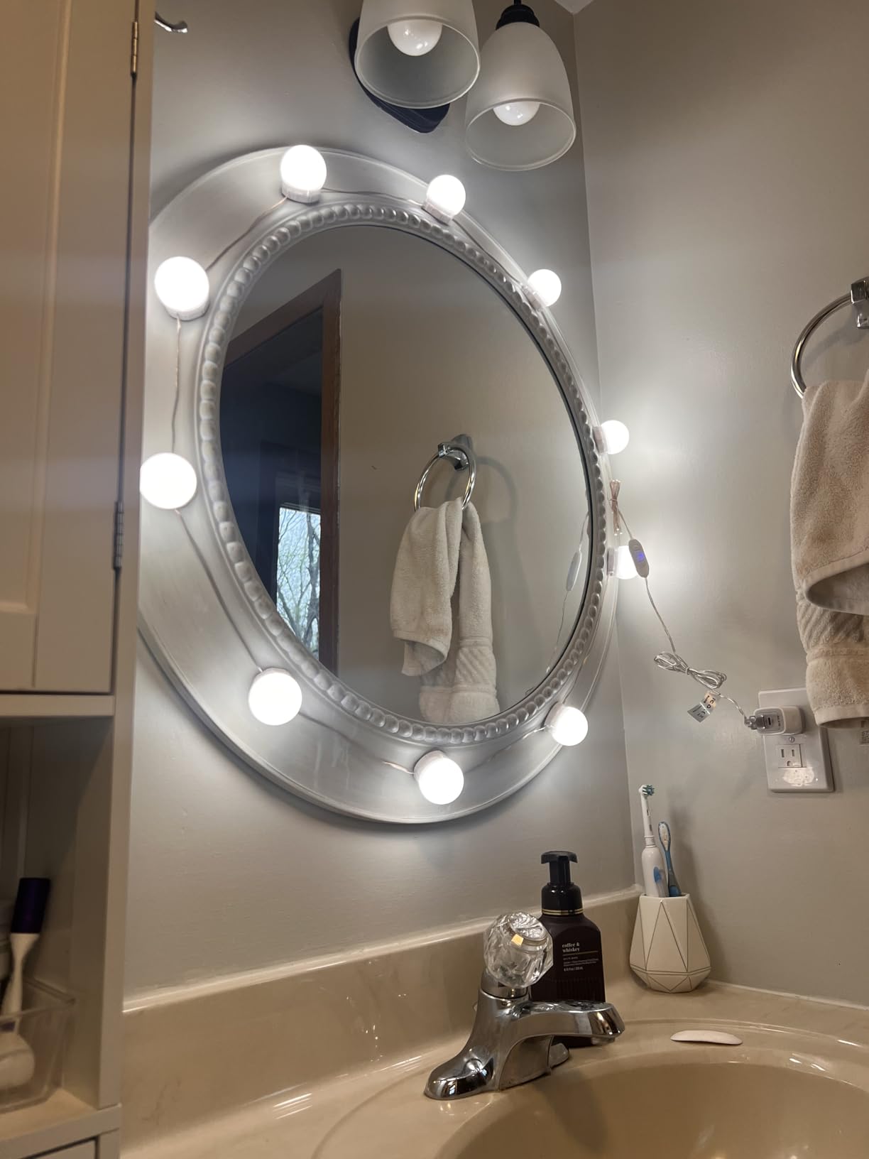 LED Vanity Lights For Mirror, Consciot Hollywood Style Vanity Lights With 10 Dimmable Bulbs, Adjustable Color & Brightness, USB Cable, Mirror Lights Stick on for Makeup Table Dressing Room Mirror customer photo 1