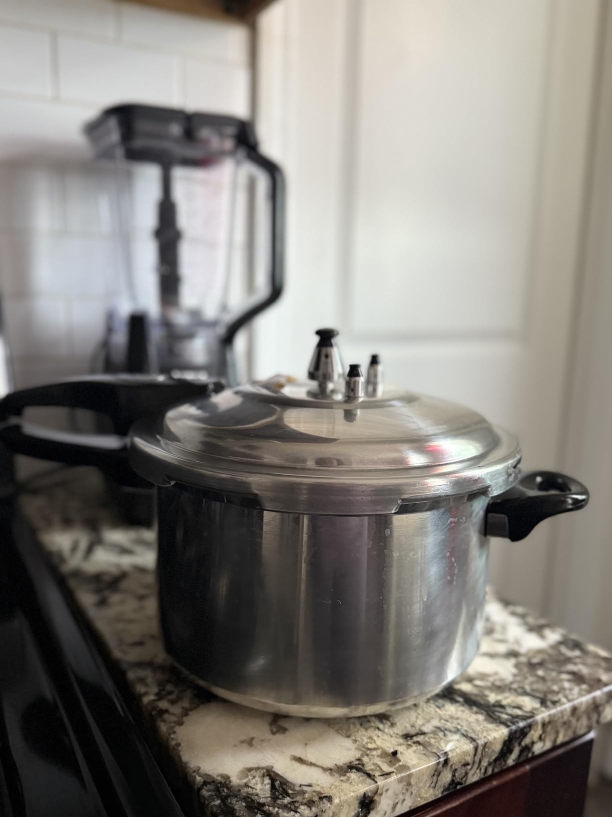 Barton Pressure Canner Release Valve Aluminum Canning Pot Cooker Pot Stove Top with Pressure Gauge Instant Fast Cooking Pot Stewing Locking System (22 Quarts) customer photo 1