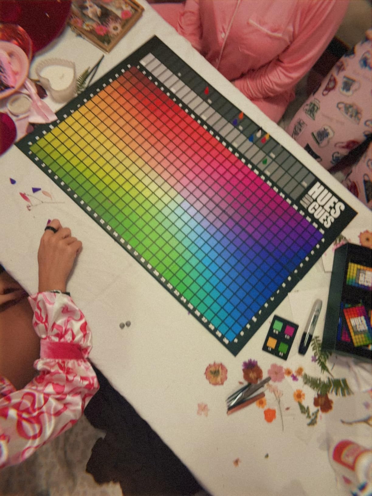 HUES and CUES - Vibrant Color Guessing Board Game for 3-10 Players Ages 8+, Connect Clues and Guess from 480 Color Squares customer photo 1