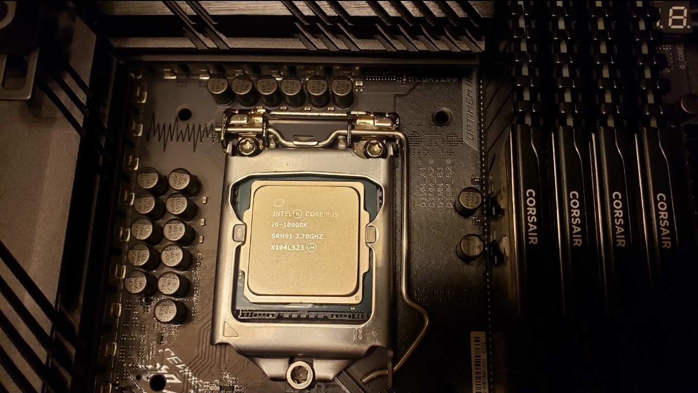 Intel Core i9-10900K Desktop Processor 10 Cores up to 5.3 GHz Unlocked LGA1200 (Intel 400 Series Chipset) 125W customer photo 1