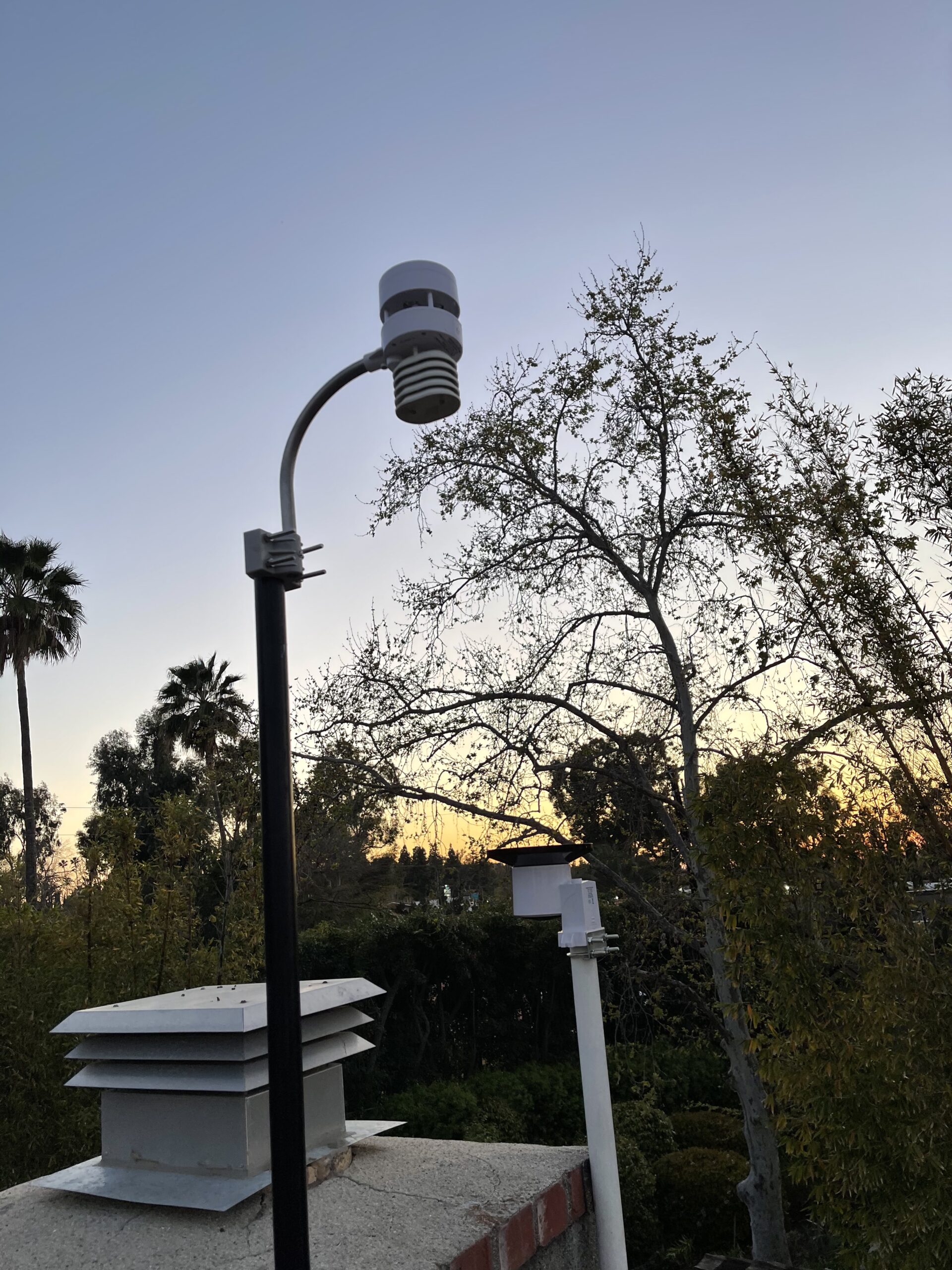 Ambient Weather WS-5000 Ultrasonic Smart Weather Station with TFT Full Color LCD Display customer photo 1