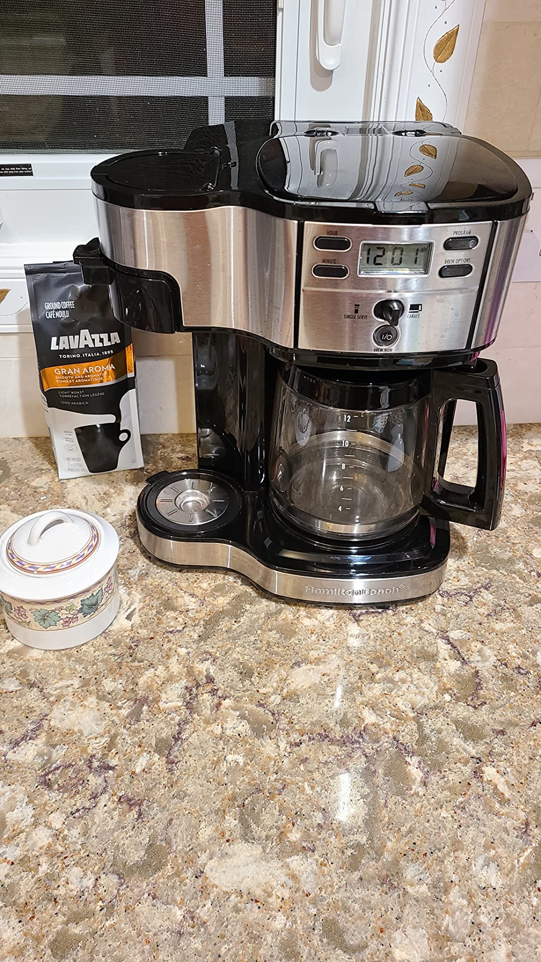 Hamilton Beach 2-Way Programmable Coffee Maker, 12 Cup Glass Carafe And Single Serve, 49933 customer photo 1
