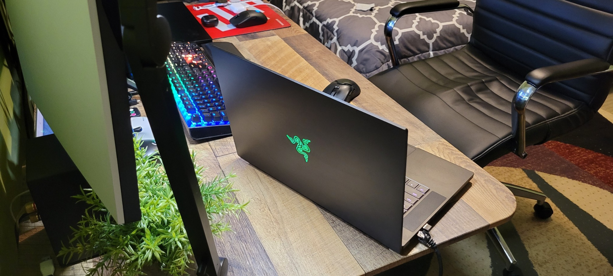 Blade 15 Base Gaming Laptop 2020: Intel Core i7-10750H 6-Core, NVIDIA GeForce RTX 2070 Max-Q, 15.6