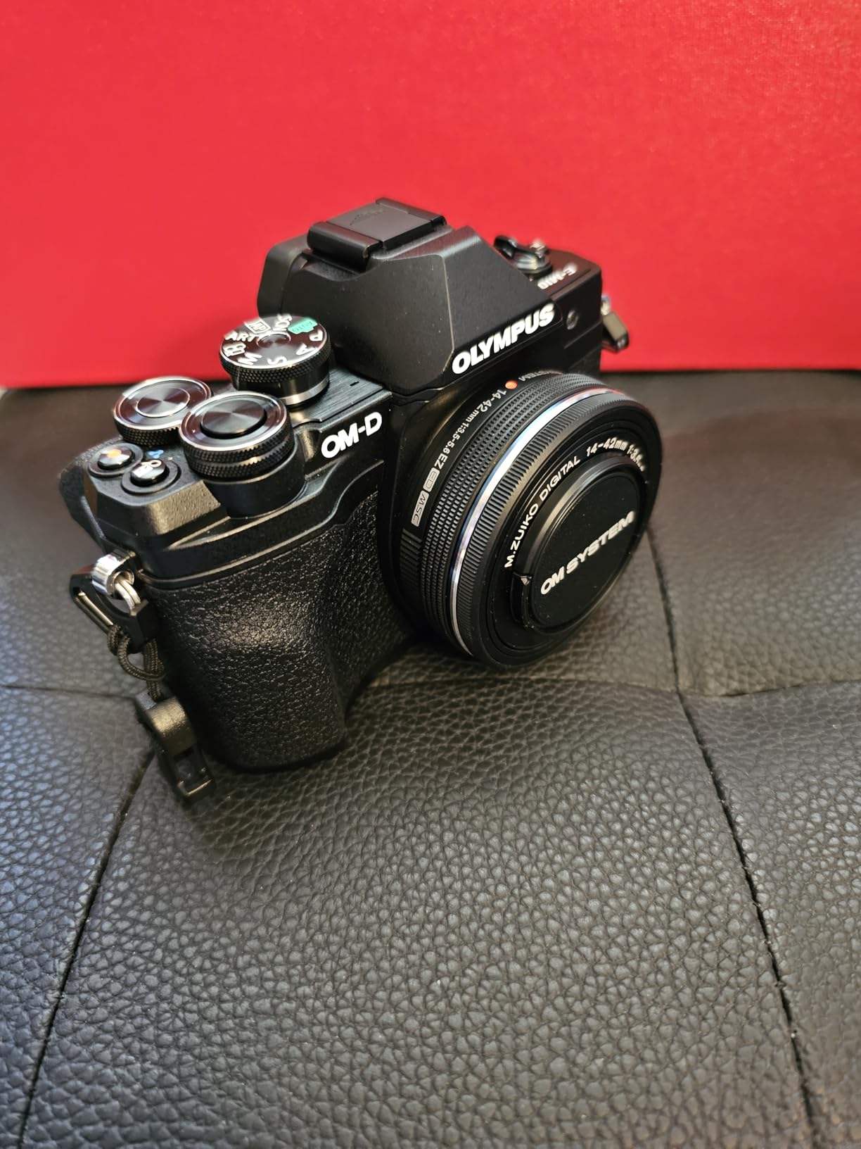 Olympus E-M10 Mark IV Silver Micro Four Thirds System Camera M.Zuiko Digital ED 14-42mm F3.5-5.6 EZ Kit, 20MP Sensor, 5-Axis IS, 4K Video customer photo 1