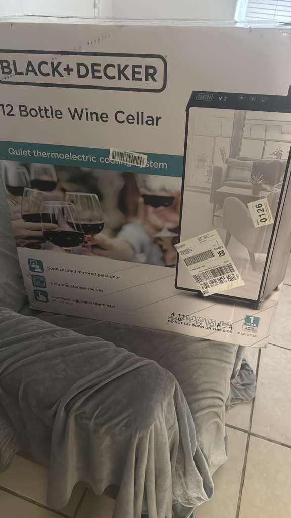 BLACK+DECKER 8-Bottle Thermoelectric Wine Cellar, BD60026, Black customer photo 1