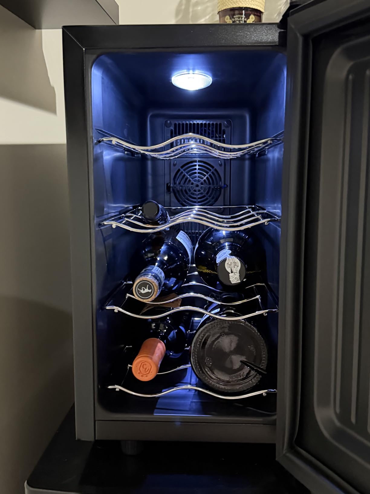 BLACK+DECKER 8-Bottle Thermoelectric Wine Cellar, BD60026, Black customer photo 2
