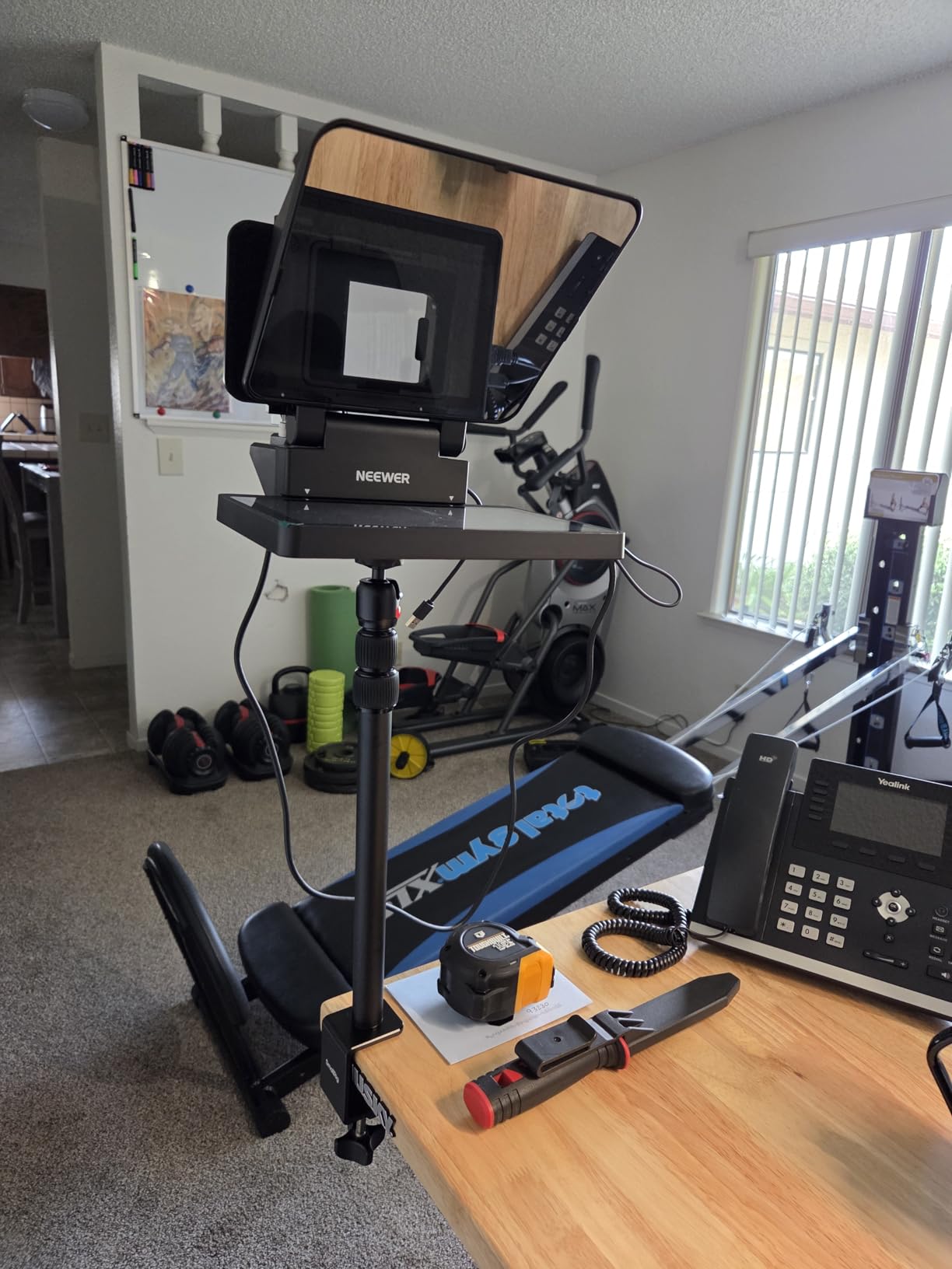NEEWER X12 14 Inch Aluminum Alloy Teleprompter for iPad Tablet Phone Camera customer photo 1