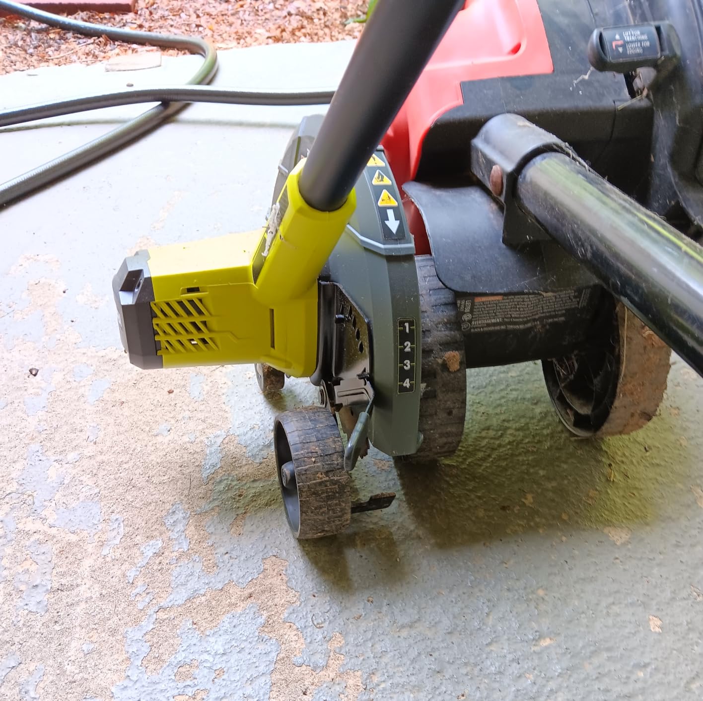 RYOBI 18V ONE+ 22cm Edger (Battery & Charger Excluded) | RY18EGA-0, Hyper Green, 22cm blade, adjustable edging depth, crisp lawn edges customer photo 1