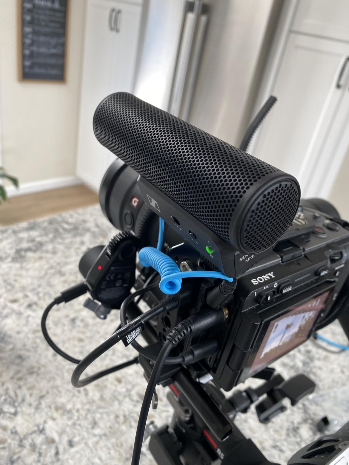 Sennheiser Professional MKE 400 Directional On-Camera Shotgun Microphone customer photo 2