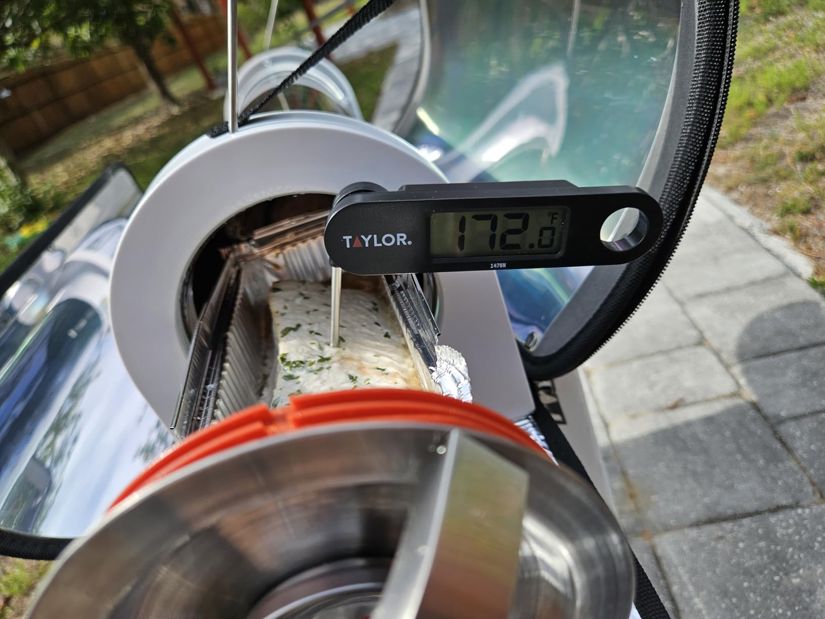 Solar Oven, 4.5L Portable Solar Cooker with Thermometer, Fuel-Free | Sun Powered Outdoor Cooking Oven for Camping, Hiking, Backpacking, RV Trips, Emergency Preparedness & Off-Grid Cooking customer photo 1