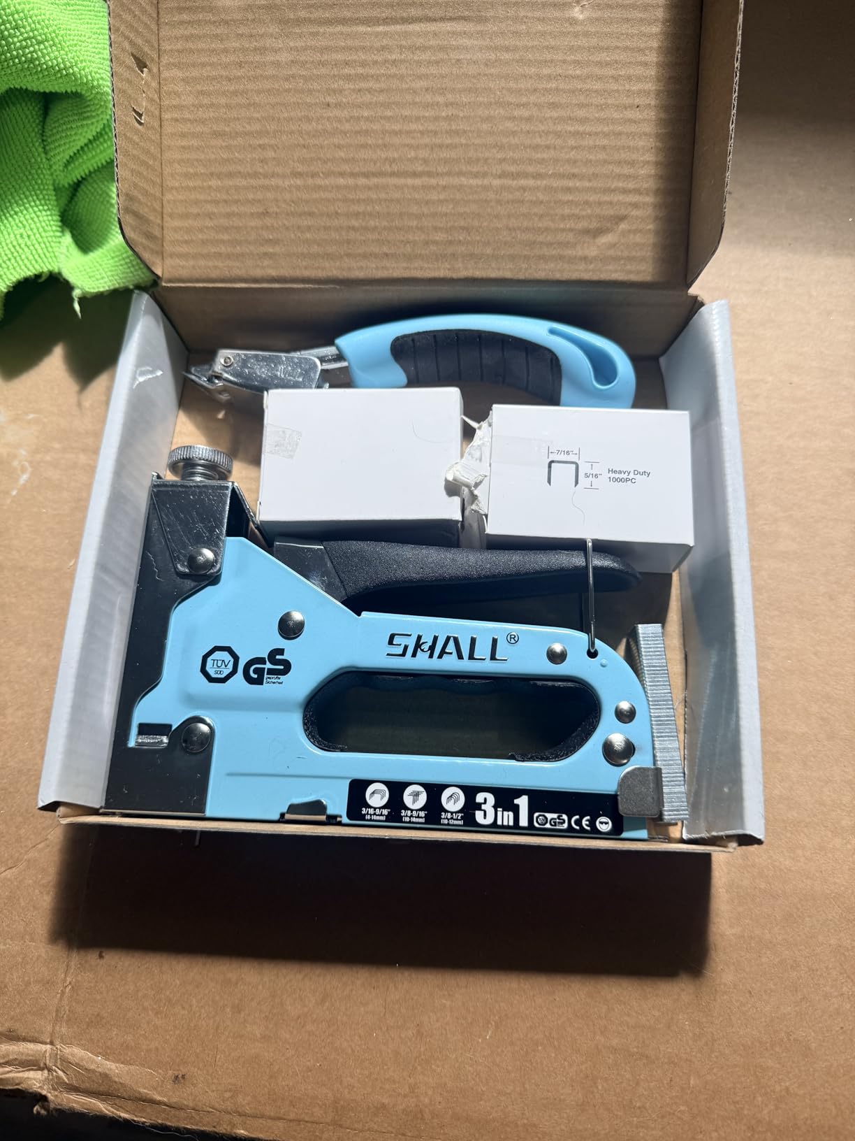 SHALL Staple Gun Heavy Duty, 3-in-1 Upholstery Staple Gun Kit with 3000 Staples, Staple Remover, Manual Brad Nailer with Specific Staples Outlet Position Indicator customer photo 2