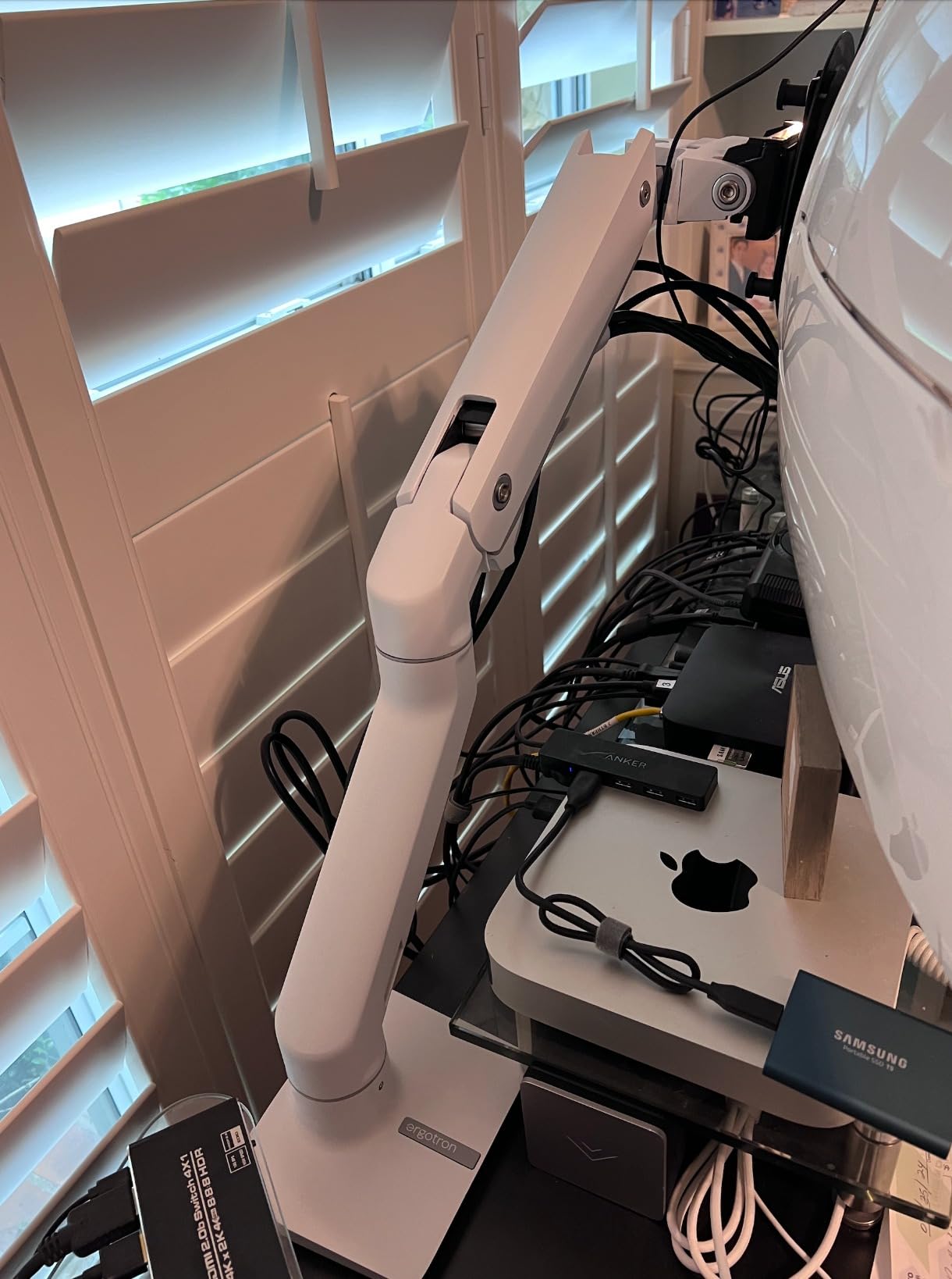 Ergotron HX HD Premium Heavy Duty Gaming Monitor Arm, Single Monitor Desk Mount - for 1000R Curved Ultrawide Monitors Up to 49 Inches, 28 to 42 lbs, VESA 75x75mm or 100x100mm - HD Pivot, White customer photo 1