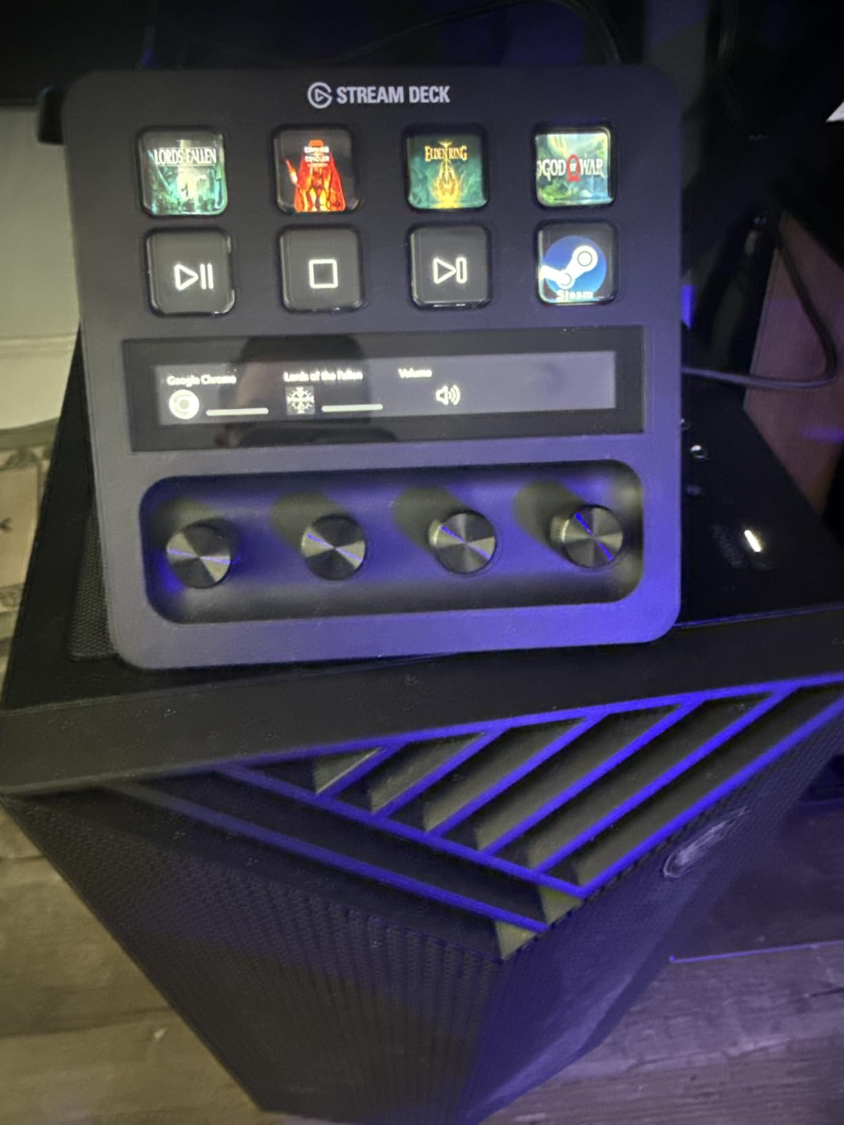 Elgato Stream Deck MK.2 - Studio Controller, 15 macro keys, trigger actions in apps and software like OBS, Twitch, YouTube and more, works with Mac and PC customer photo 1
