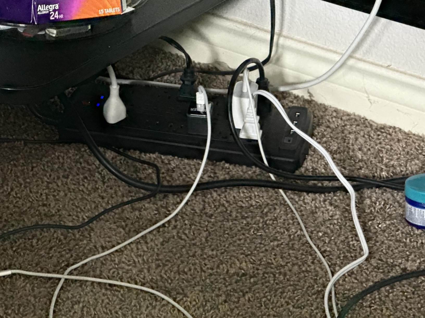 18 Outlets Surge Protector Power Strip - 6 Feet Flat Plug Heavy Duty Extension Cord with 18 Widely Outlets and 4 USB Ports, 2100 Joules, Black, ETL Listed customer photo 2