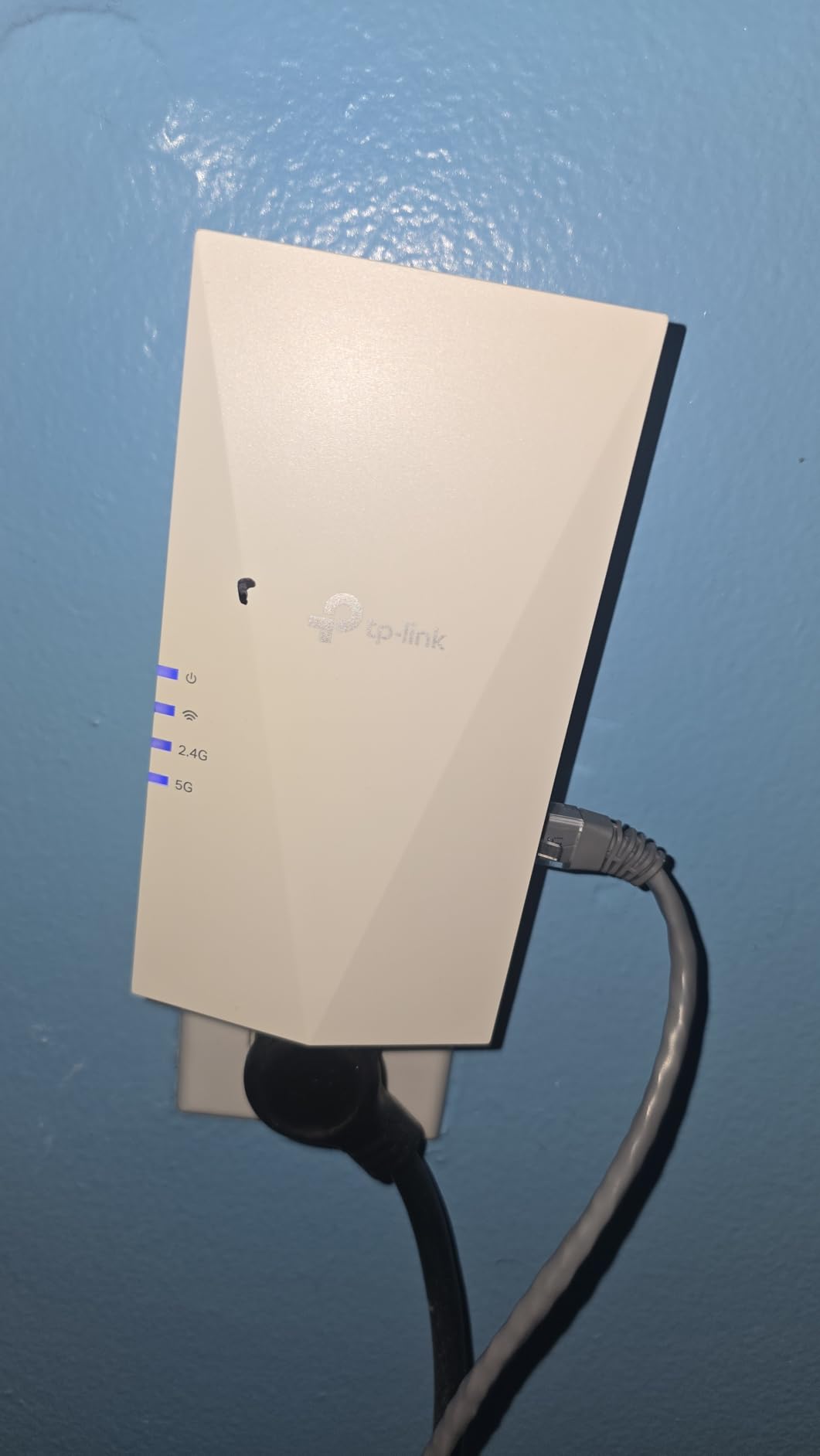 TP-Link AX1500 WiFi Extender Internet Booster(RE500X), WiFi 6 Range Extender Covers up to 1500 sq.ft and 25 Devices, Dual Band, AP Mode w/Gigabit Port, APP Setup, OneMesh Compatible customer photo 2
