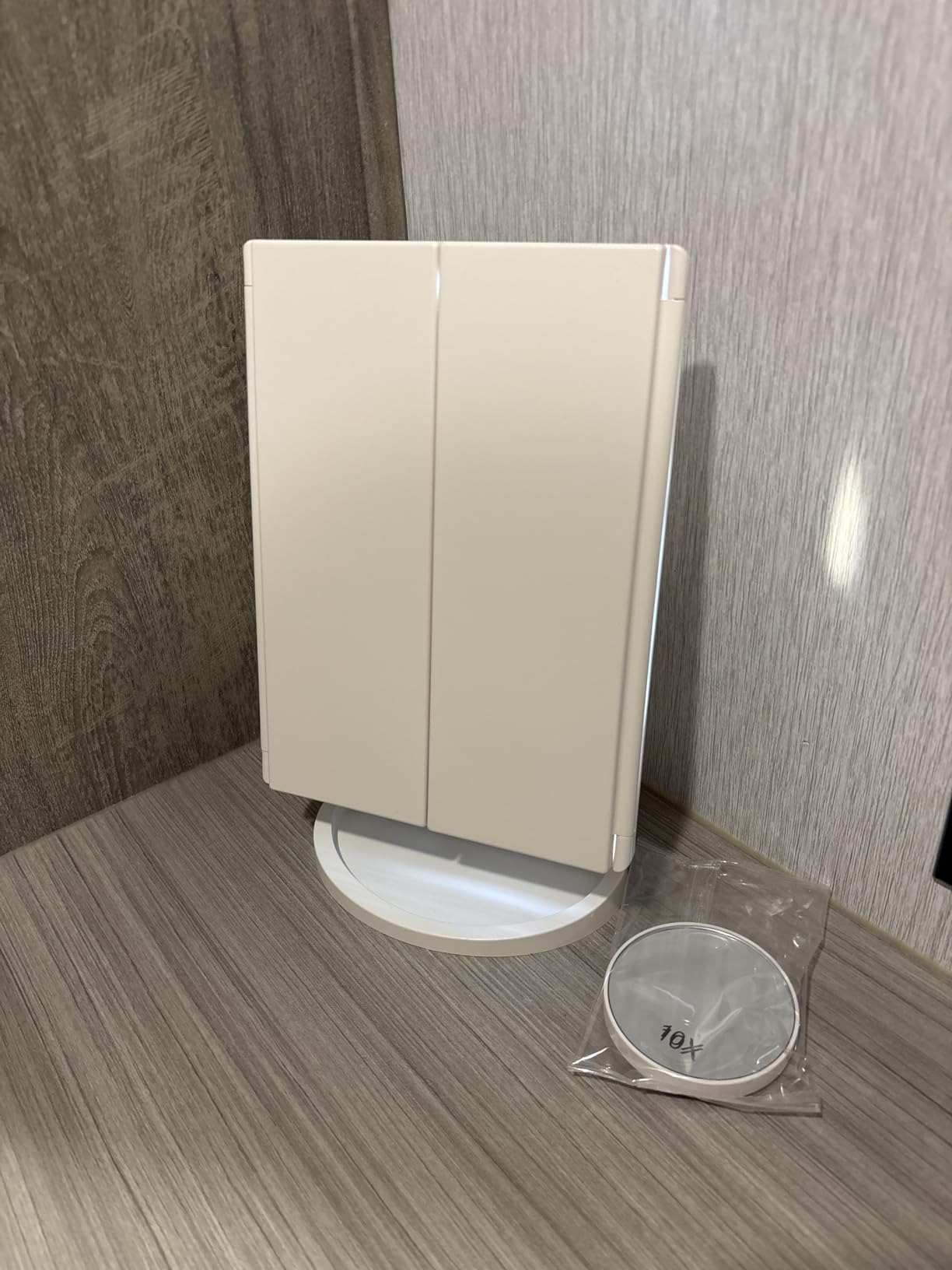HUONUL Makeup Mirror, Vanity Mirror with Lights, 2X/3X/10X Magnification, Touch Control, Trifold, Dual Power Supply, Birthday Gifts for Women, Wife, Mom, Girls, Dorm Room Essentials customer photo 2